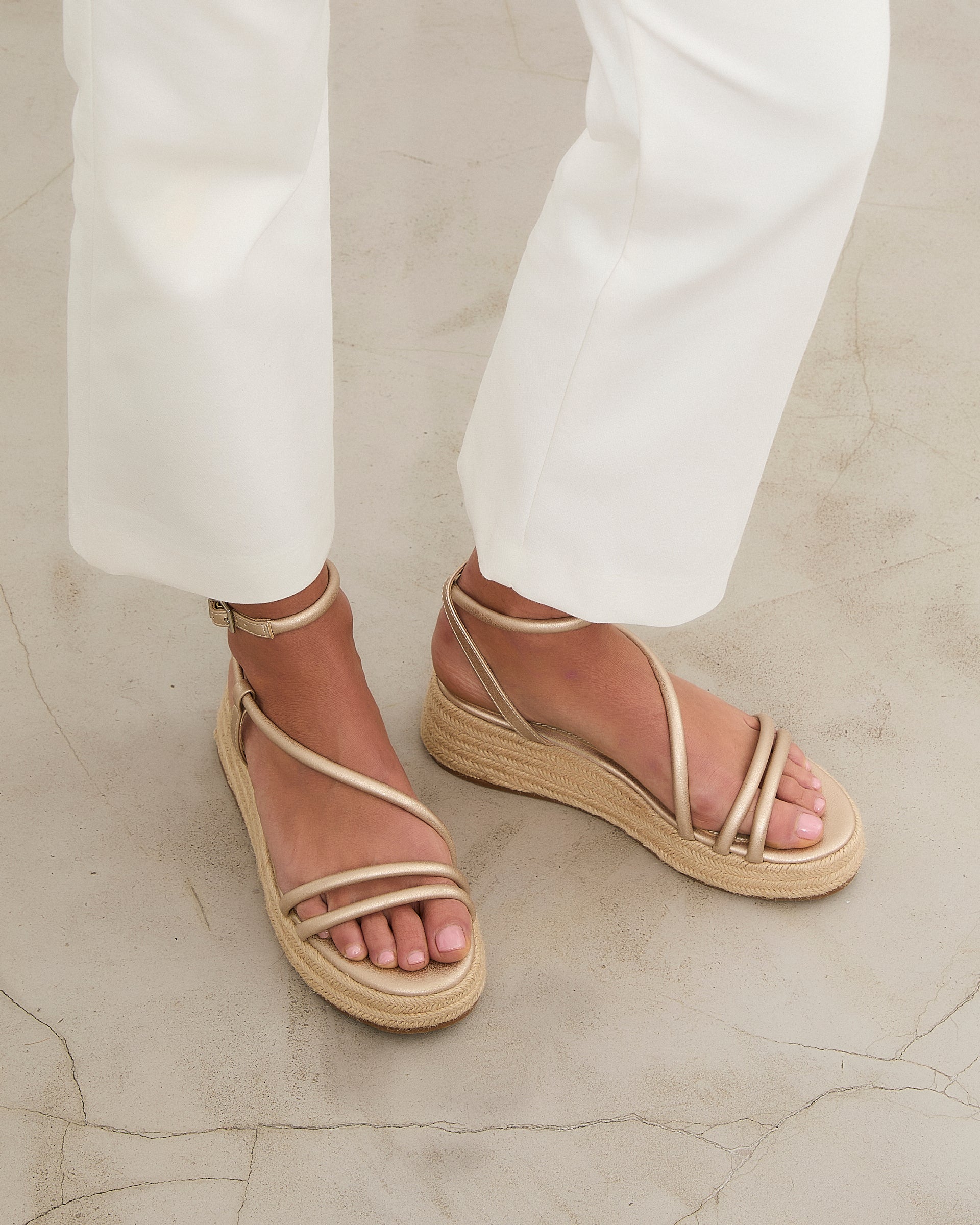 MIM Plataforma baja CHIKO DORADO