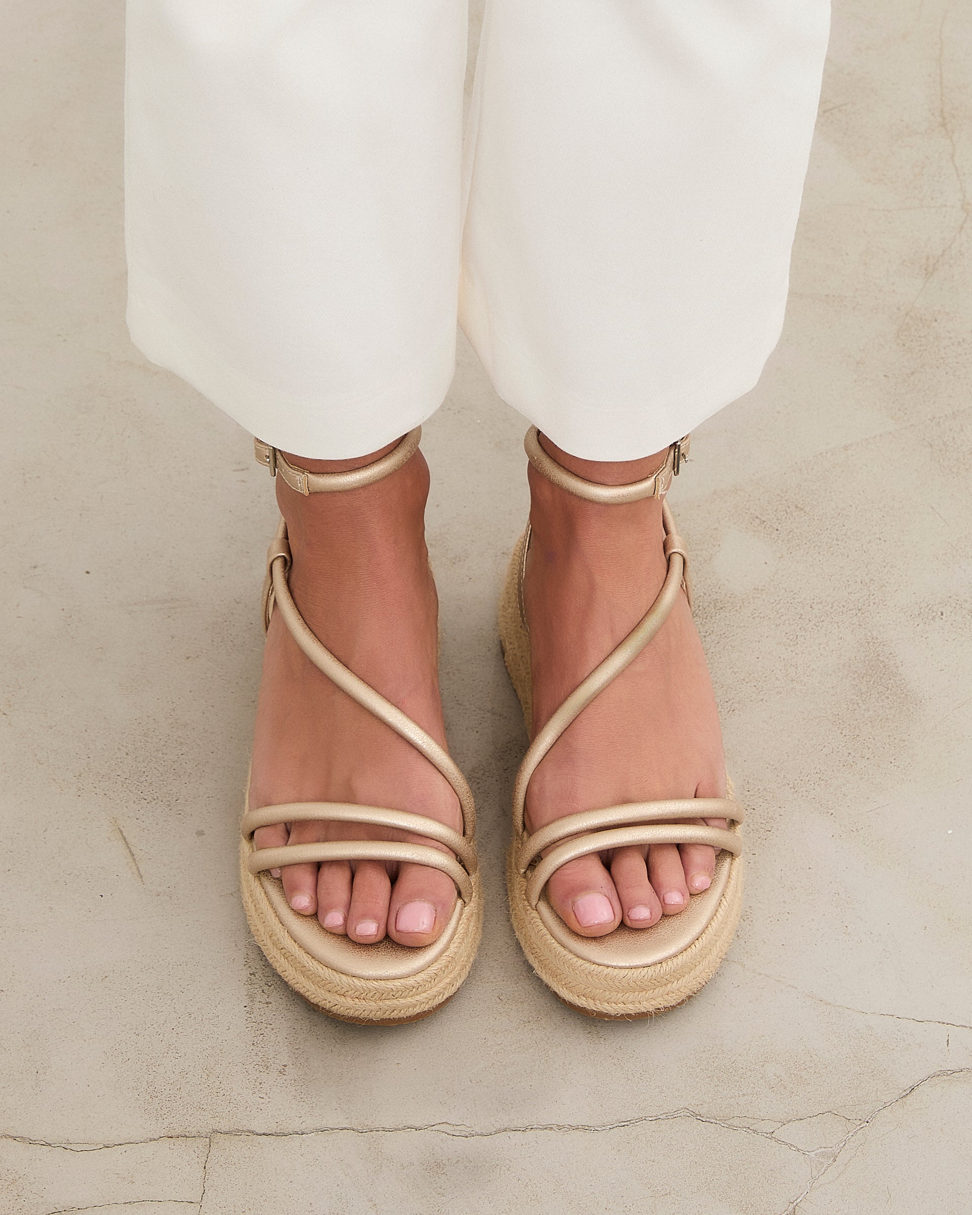 MIM Plataforma baja CHIKO DORADO