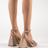 MIM Sandalia de tacón BOB DORADO