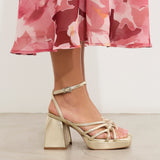 MIM Sandalia de tacón BRAT DORADO