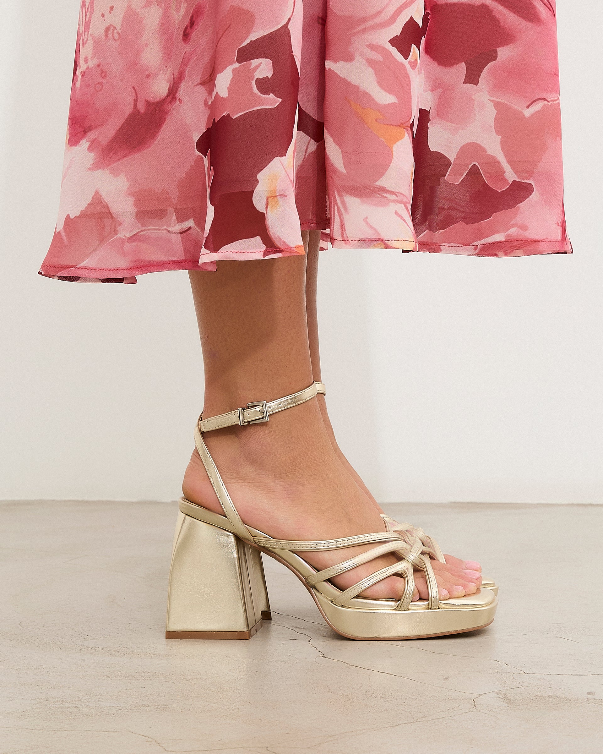 MIM Sandalia de tacón BRAT DORADO