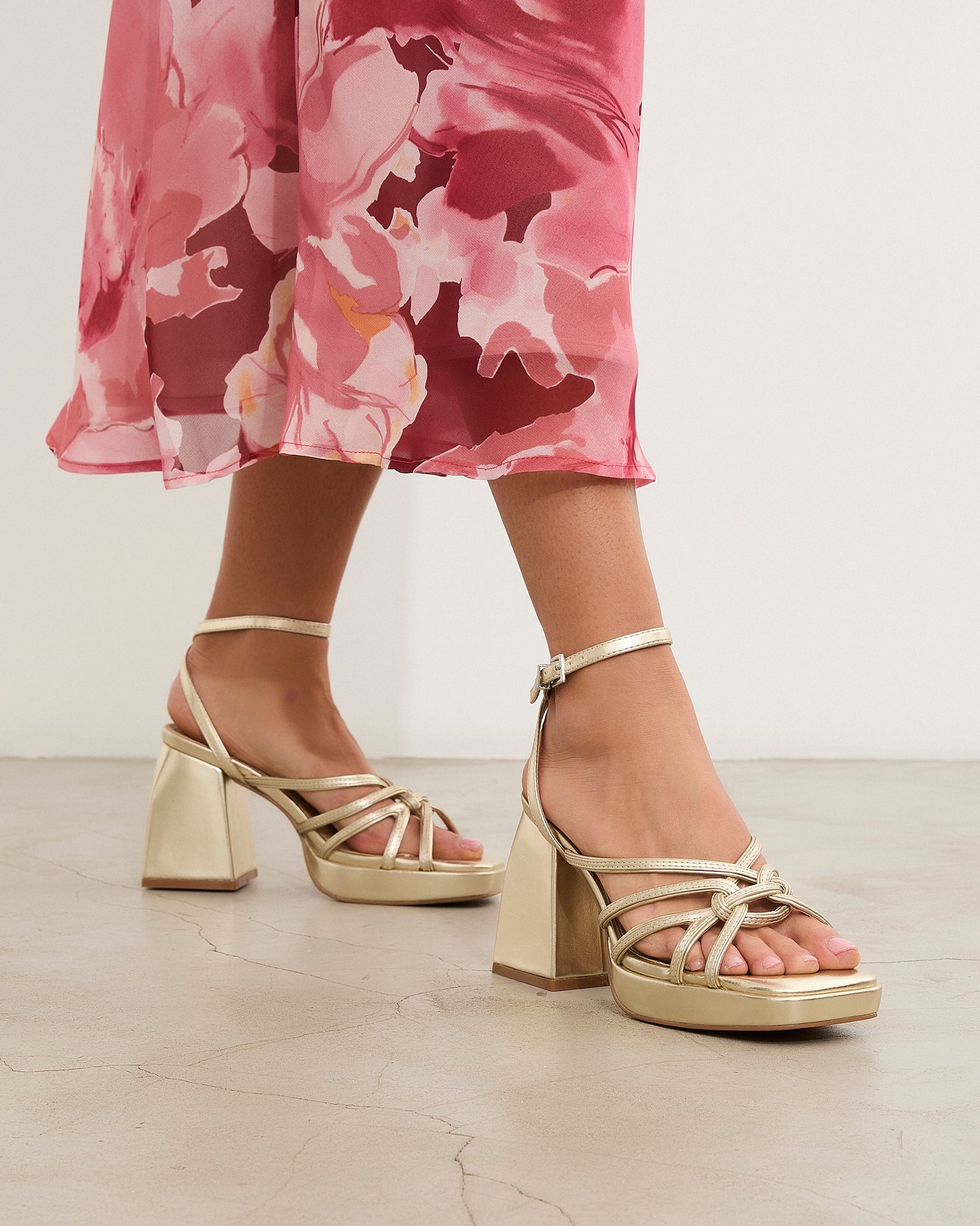 MIM Sandalia de tacón BRAT DORADO