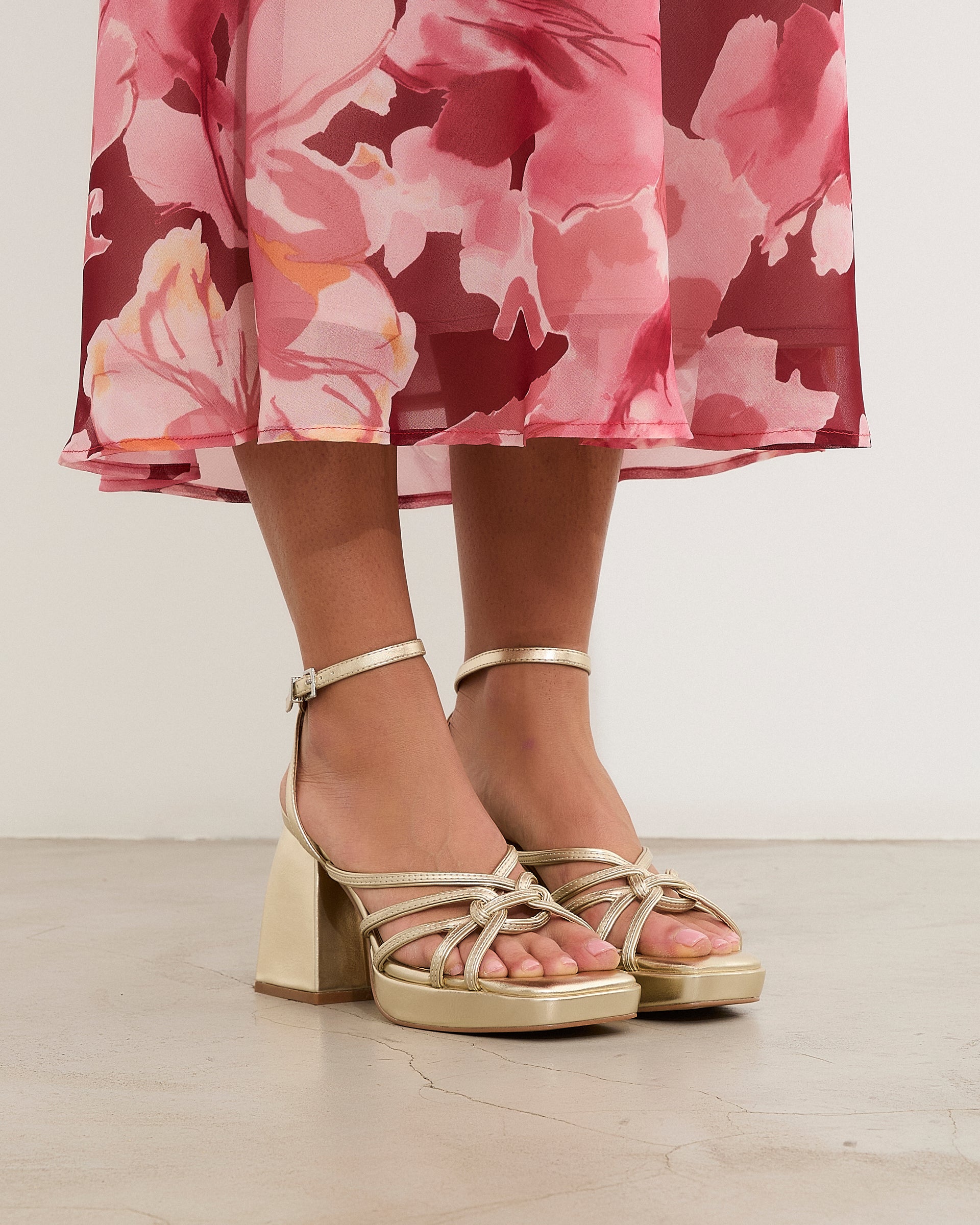 MIM Sandalia de tacón BRAT DORADO