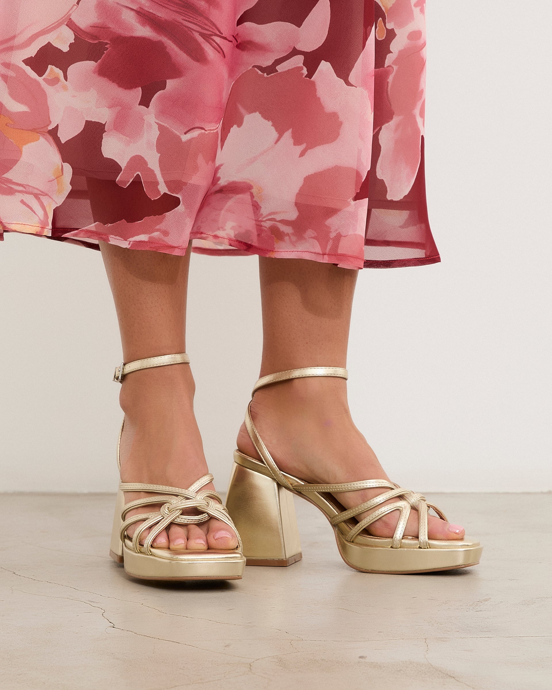 MIM Sandalia de tacón BRAT DORADO