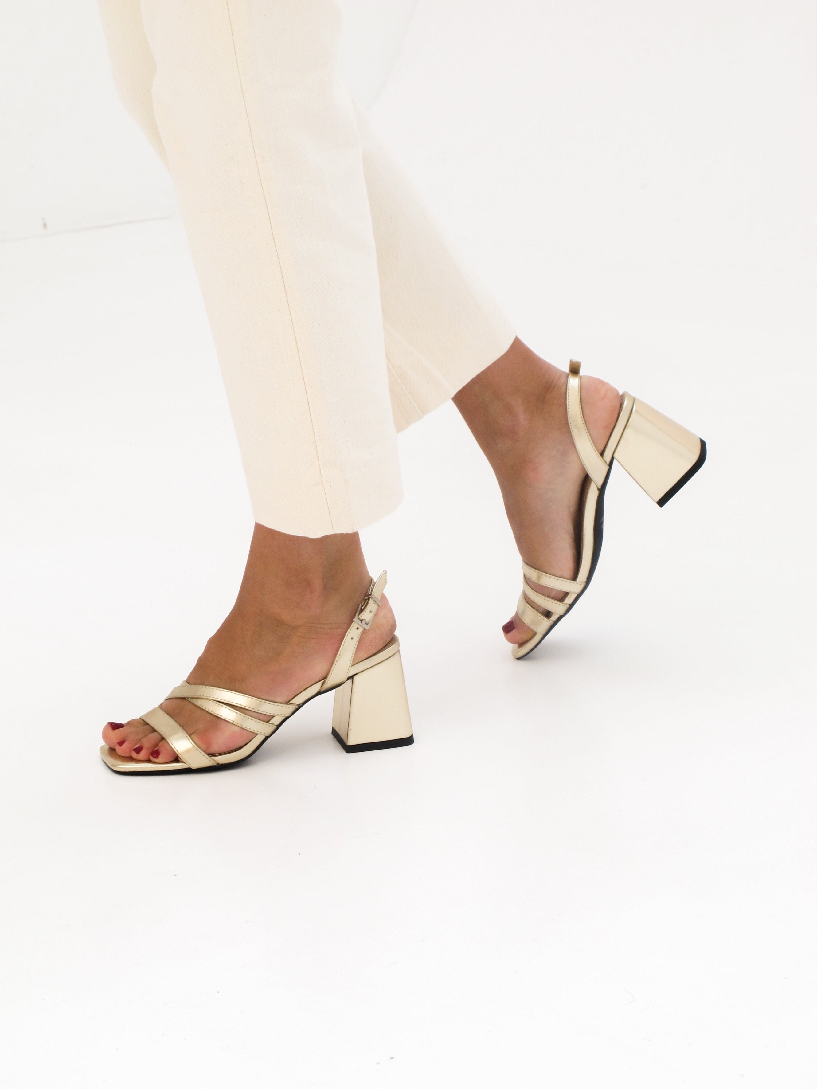 MIM Sandalia de tacón CLOE DORADO