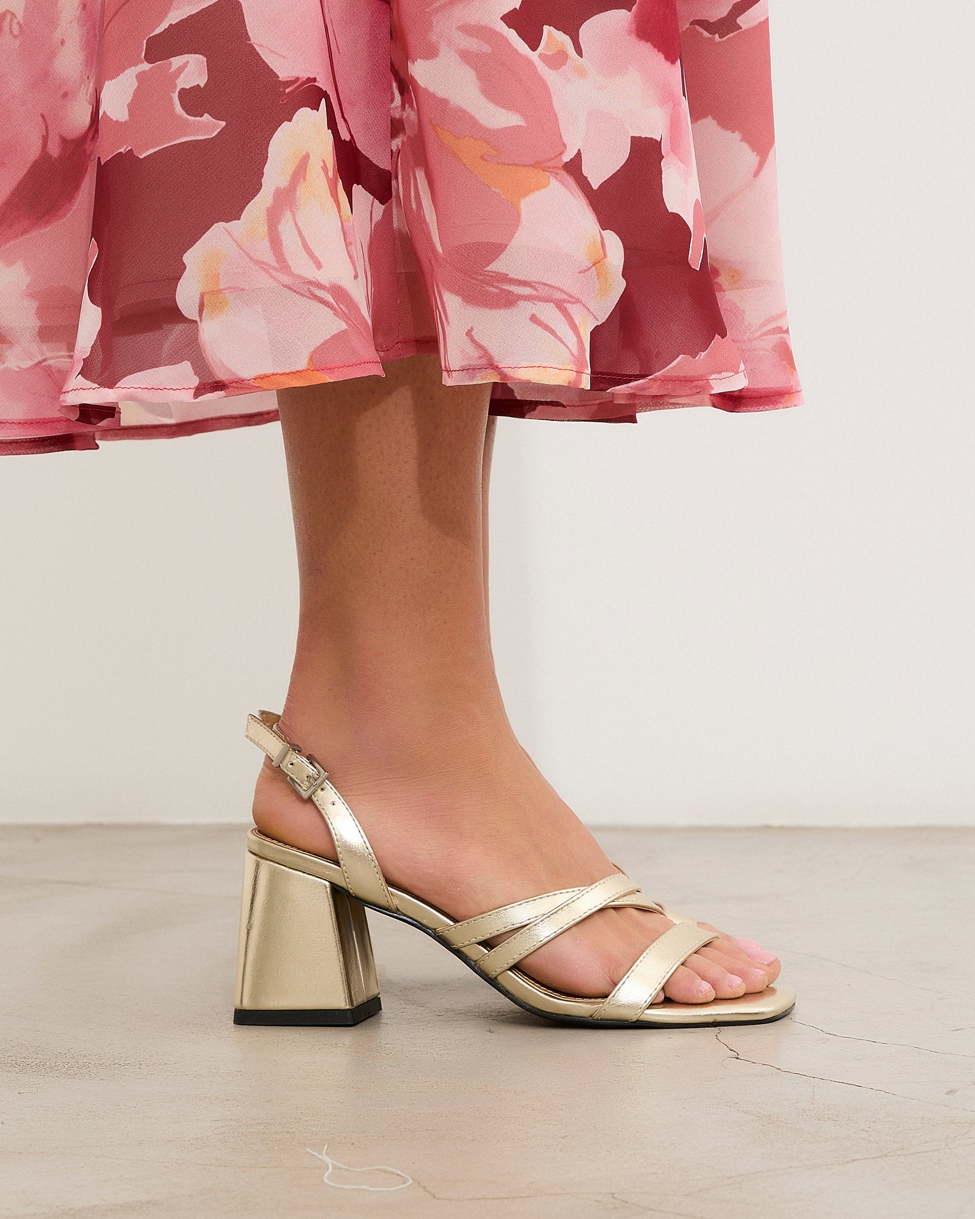 MIM Sandalia de tacón CLOE DORADO