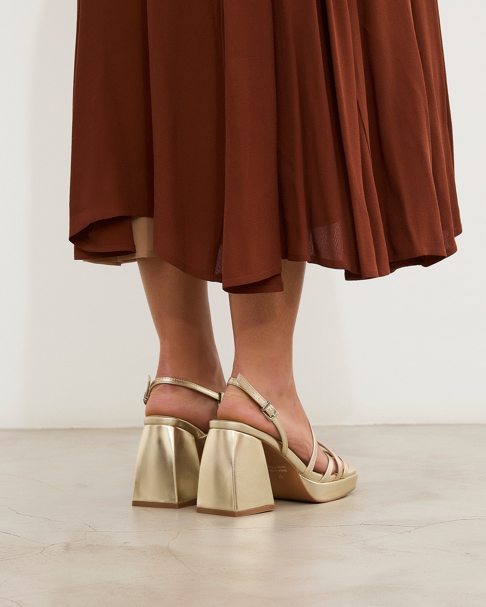 MIM Sandalia de tacón CORA DORADO