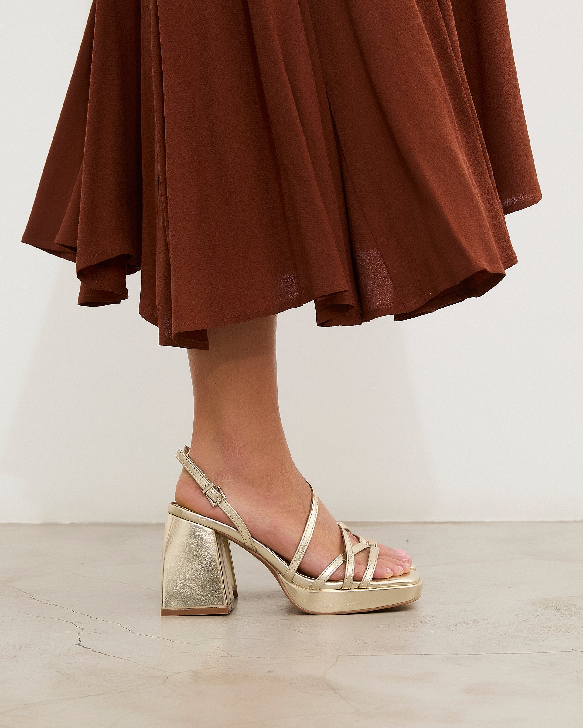 MIM Sandalia de tacón CORA DORADO