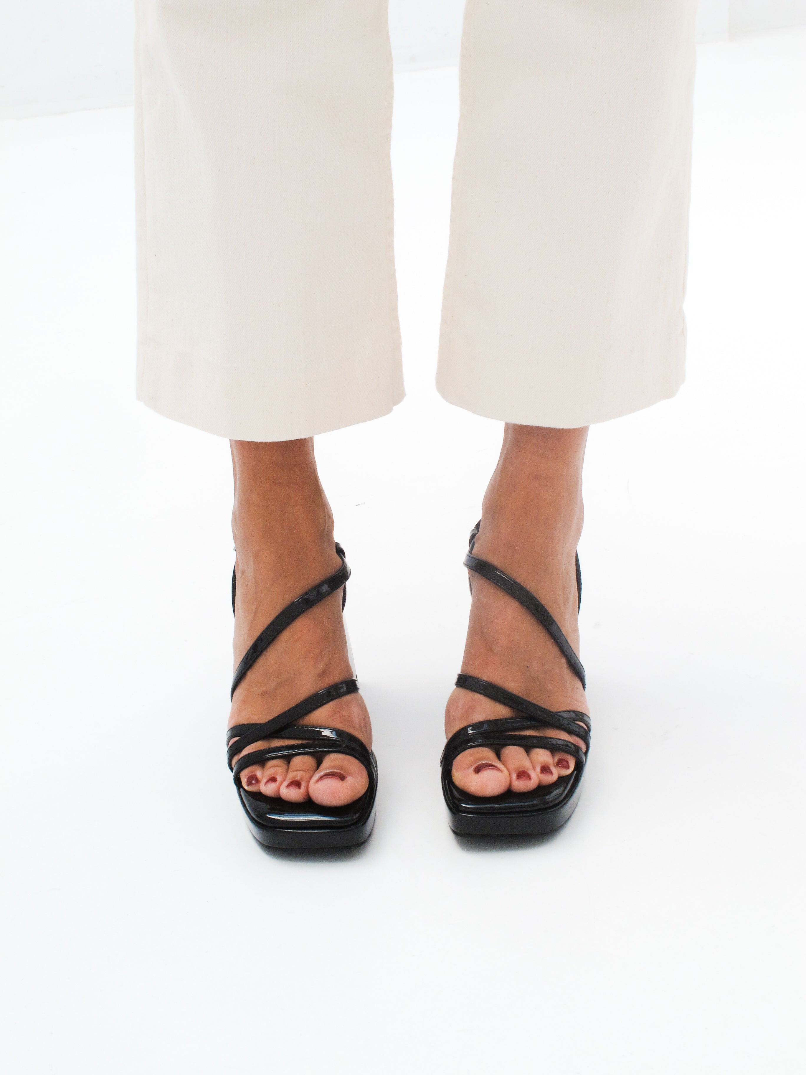 MIM Sandalia de tacón CORA NEGRO