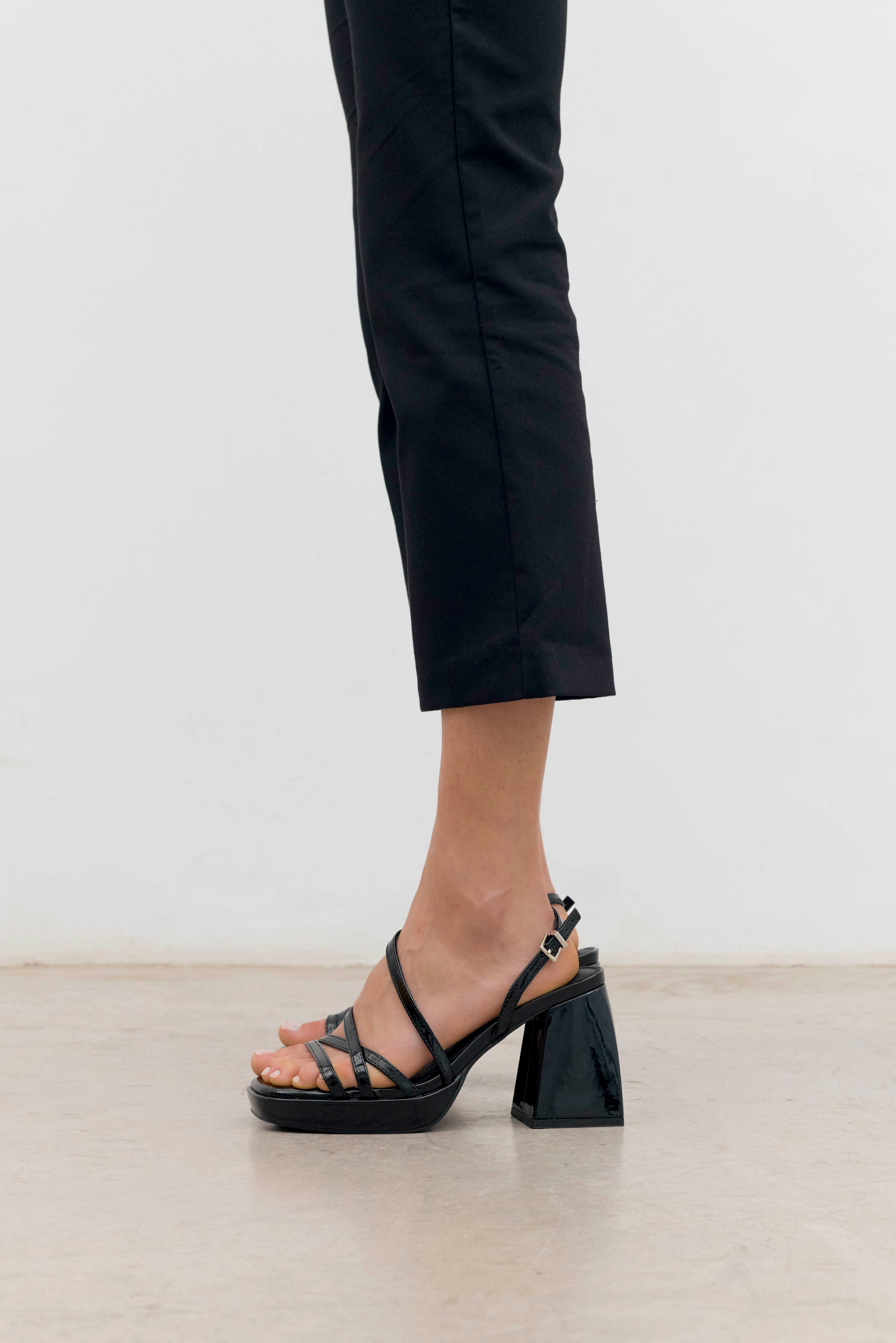 MIM Sandalia de tacón CORA NEGRO