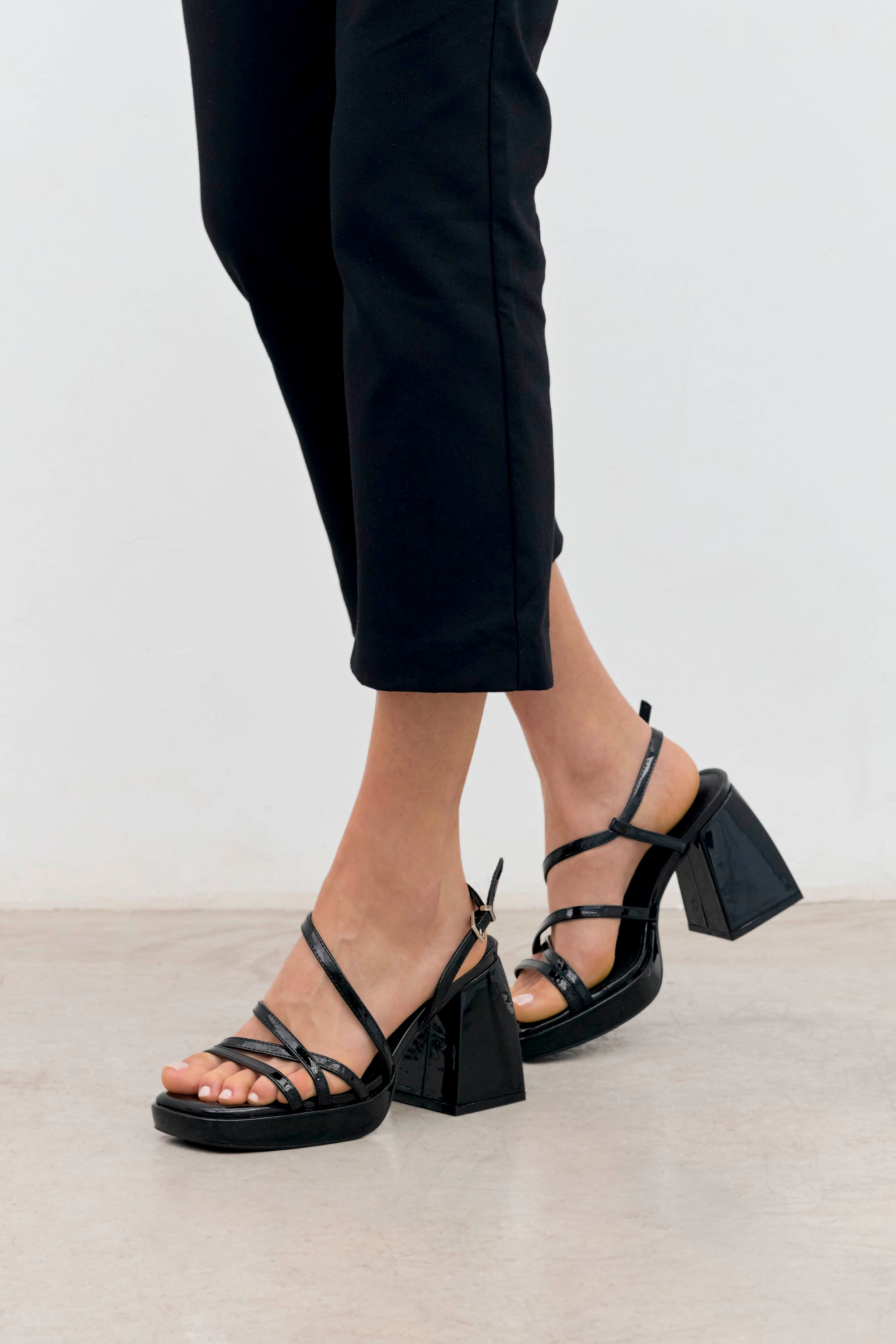 MIM Sandalia de tacón CORA NEGRO