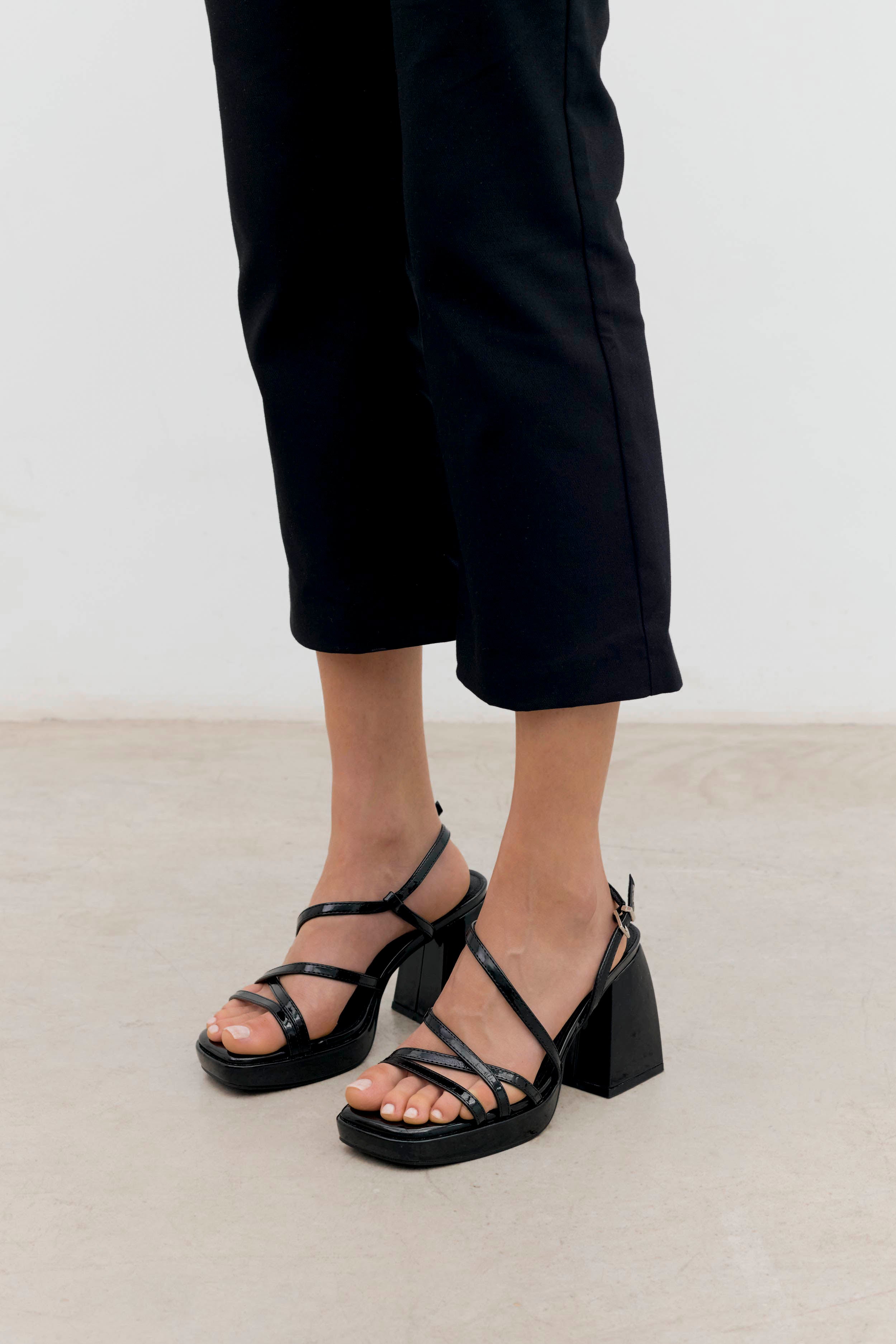 MIM Sandalia de tacón CORA NEGRO
