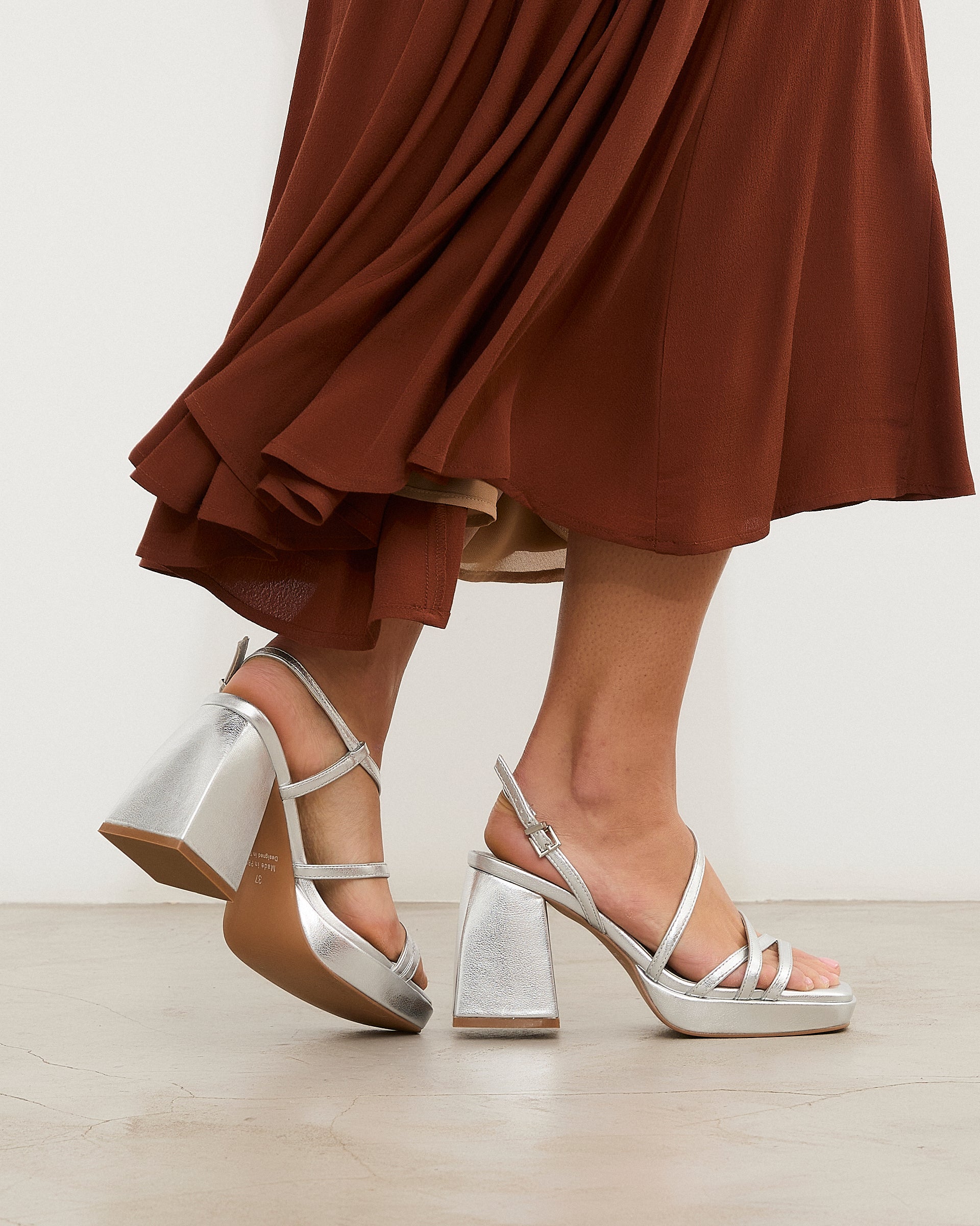 MIM Sandalia de tacón CORA PLATA