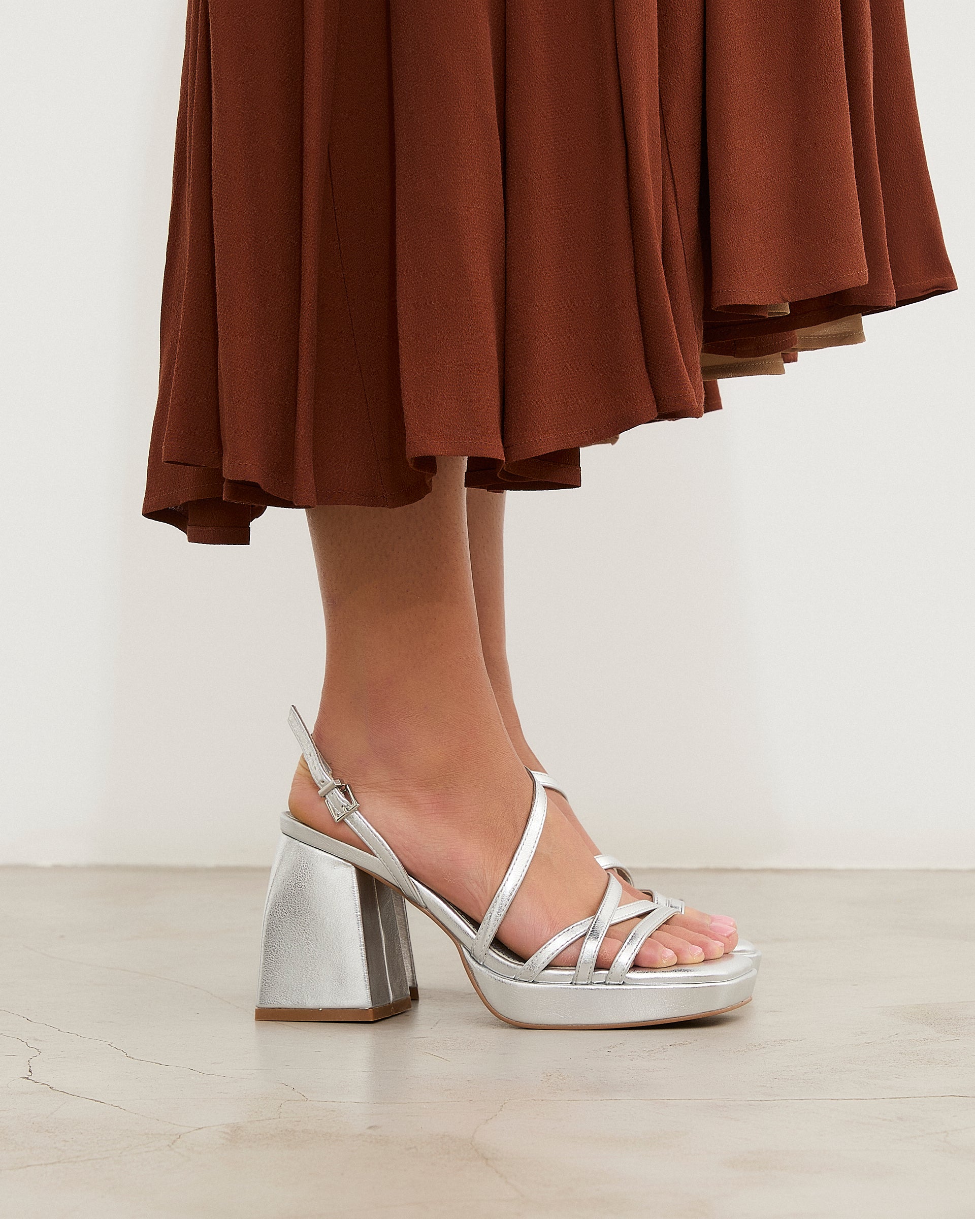 MIM Sandalia de tacón CORA PLATA