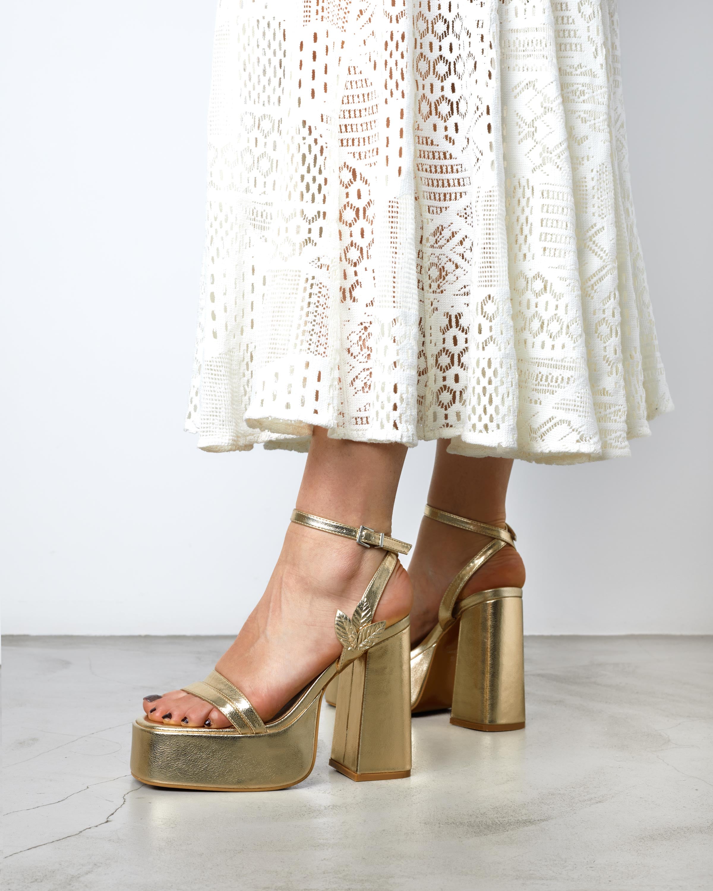 MIM Sandalia de tacón DALIA DORADO