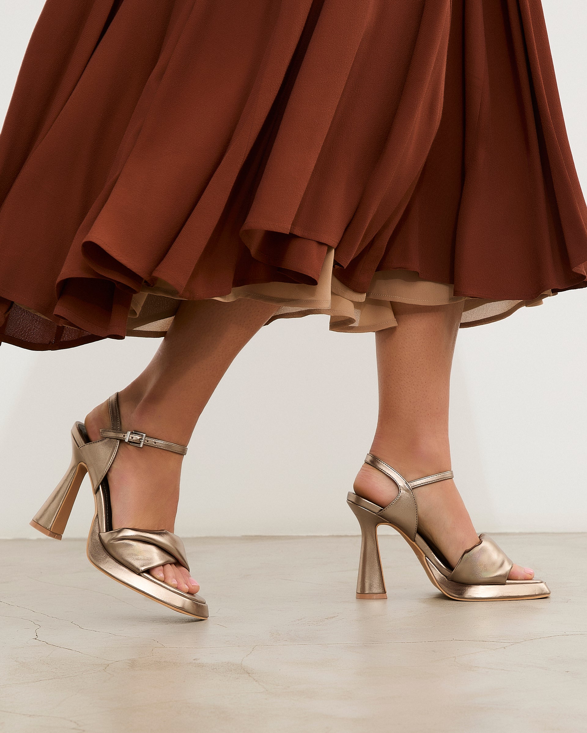 MIM Sandalia de tacón Dibai Metalizado