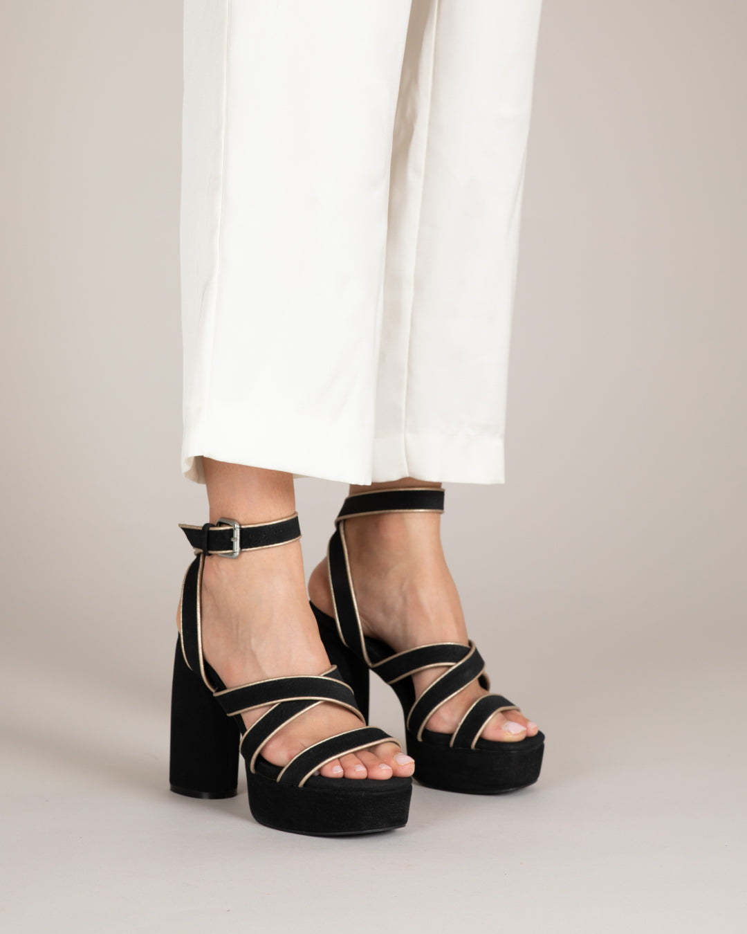 MIM Sandalia de tacón GINA NEGRO