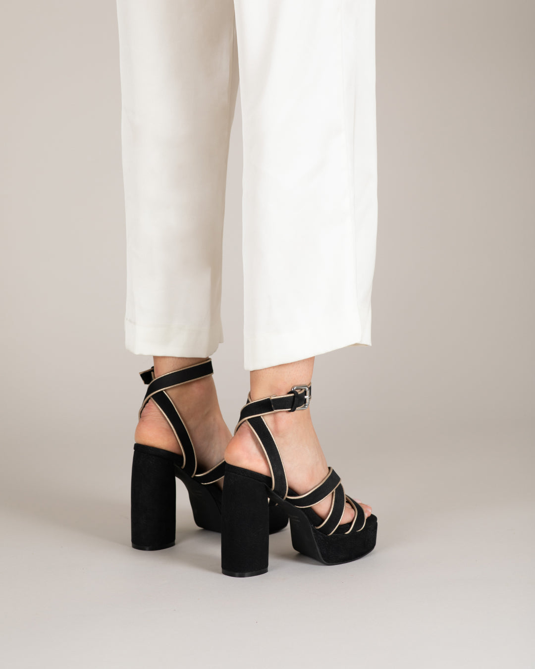 MIM Sandalia de tacón GINA NEGRO