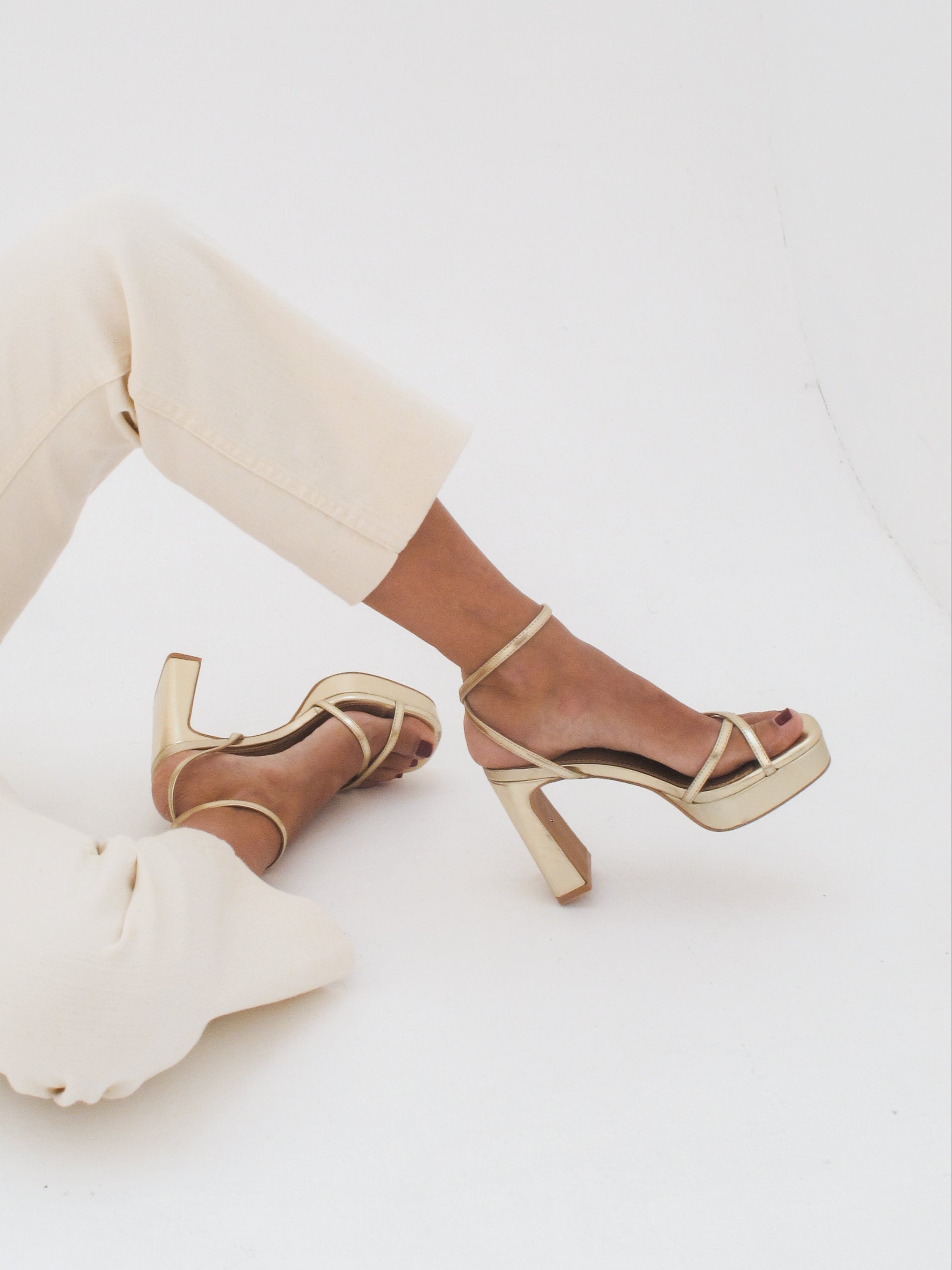 MIM Sandalia de tacón GRETA DORADO