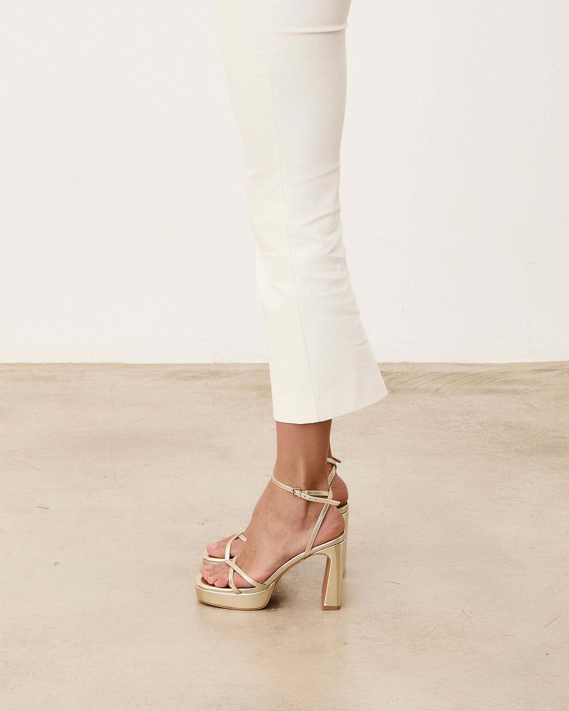 MIM Sandalia de tacón GRETA DORADO