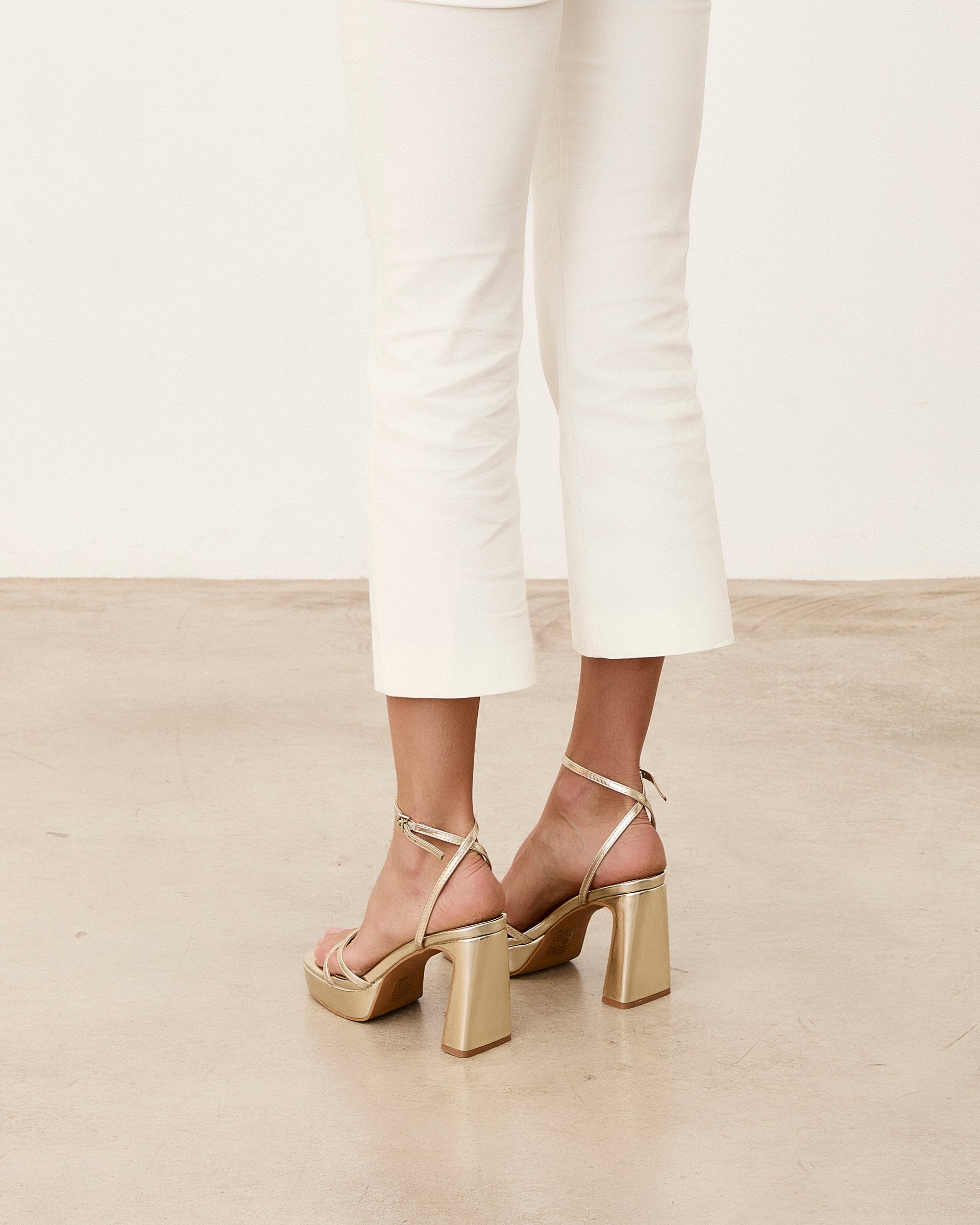 MIM Sandalia de tacón GRETA DORADO