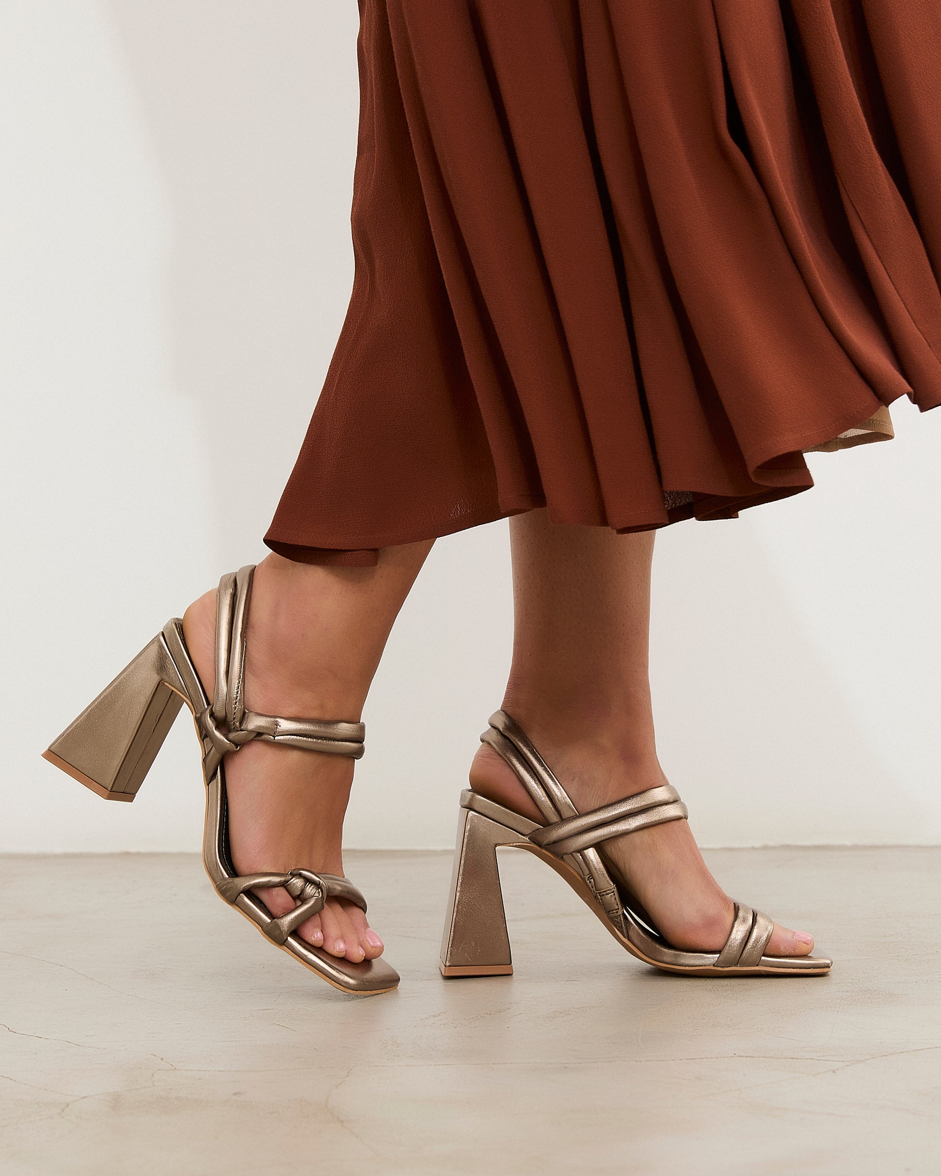 MIM Sandalia de tacón James Metalizado