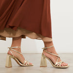 MIM Sandalia de tacón Jan Dorado