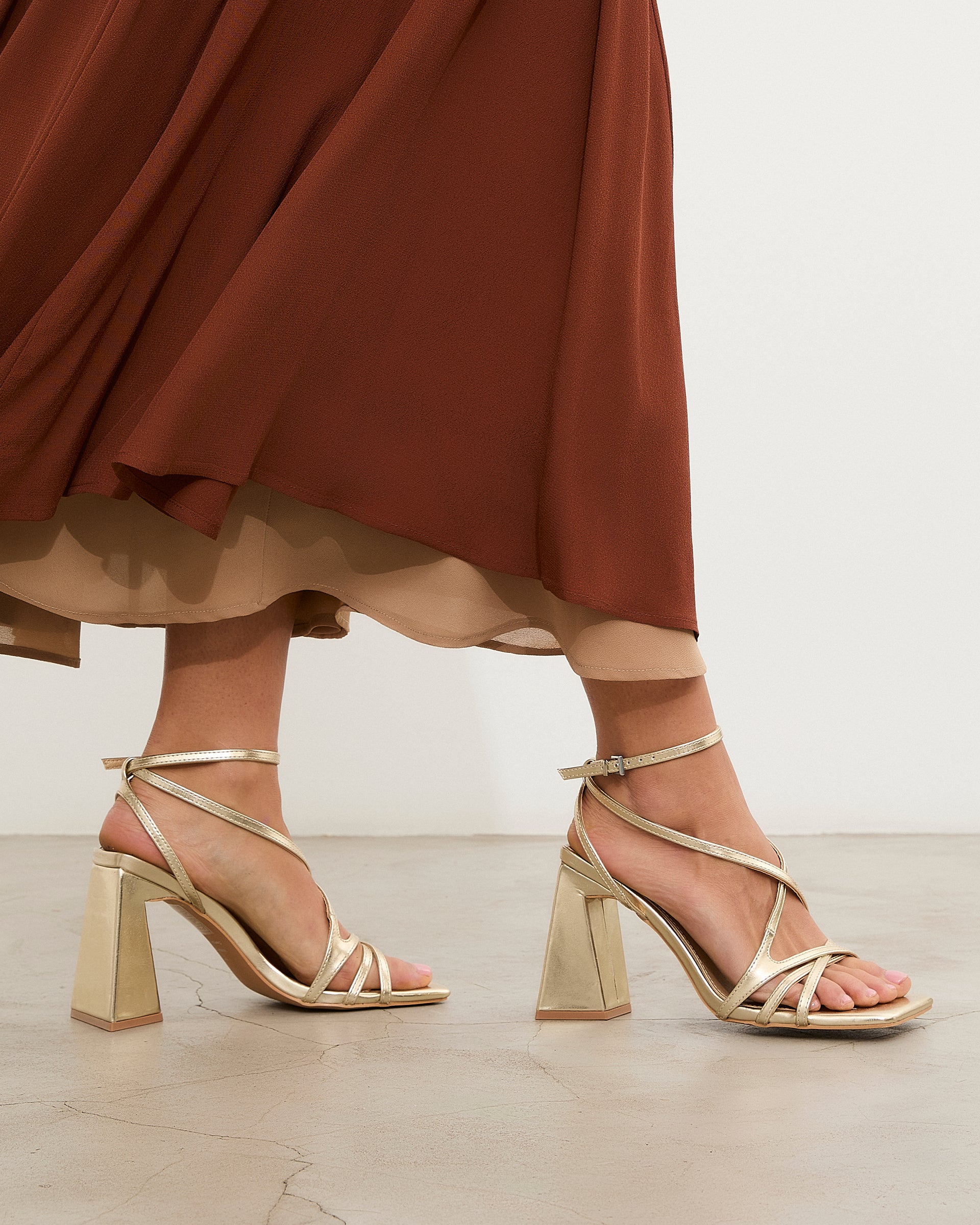 MIM Sandalia de tacón Jan Dorado