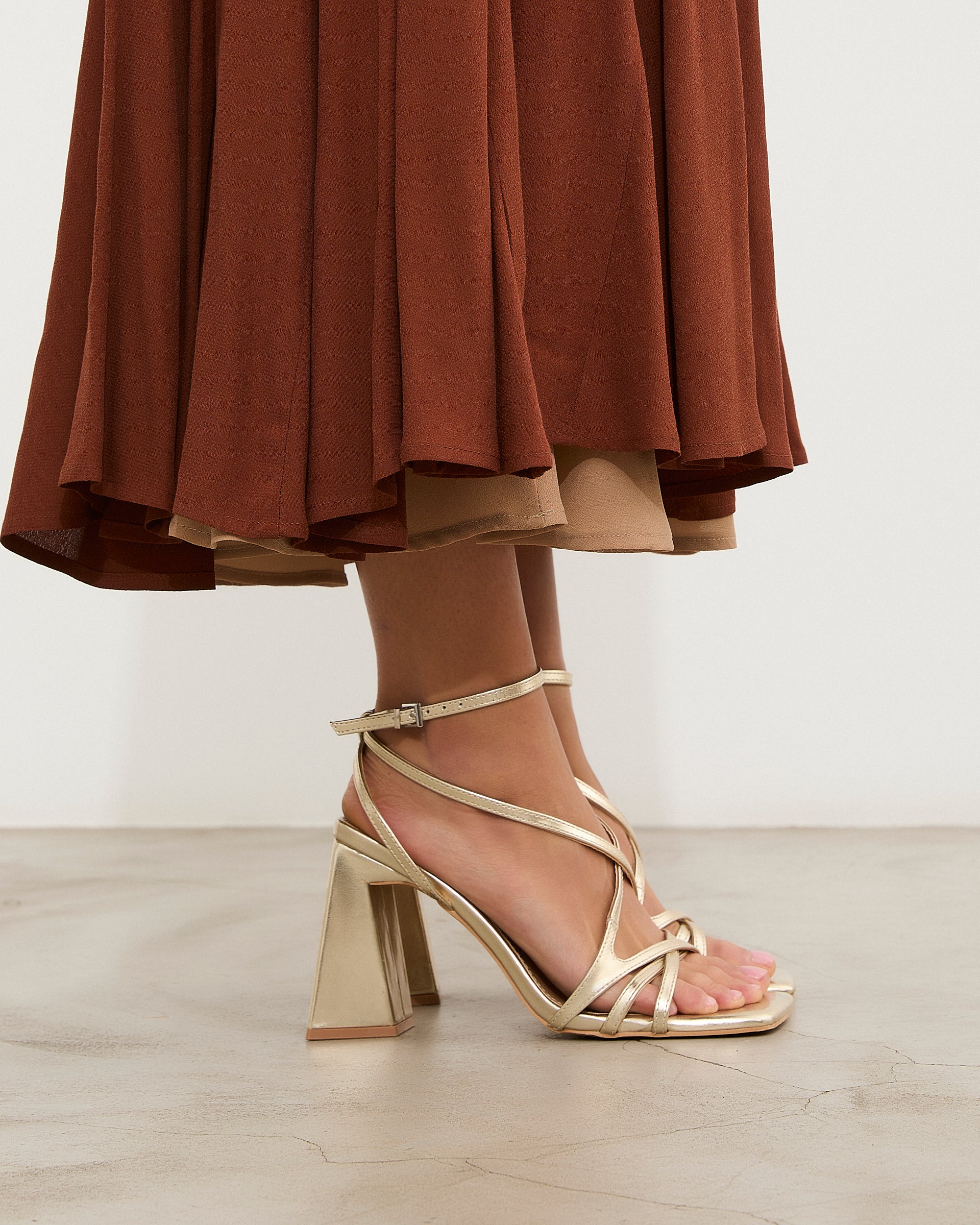 MIM Sandalia de tacón Jan Dorado