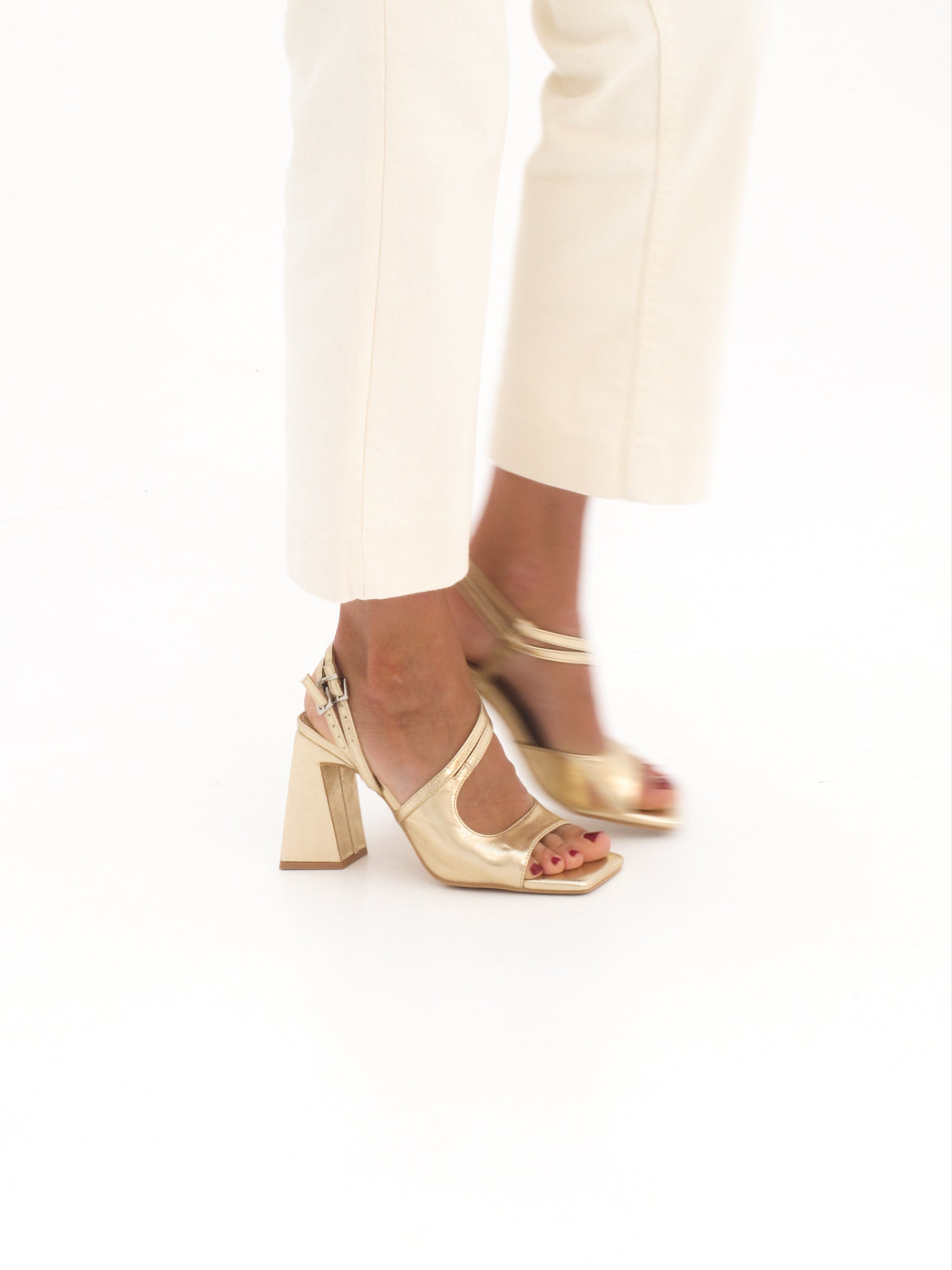MIM Sandalia de tacón JUNI DORADO