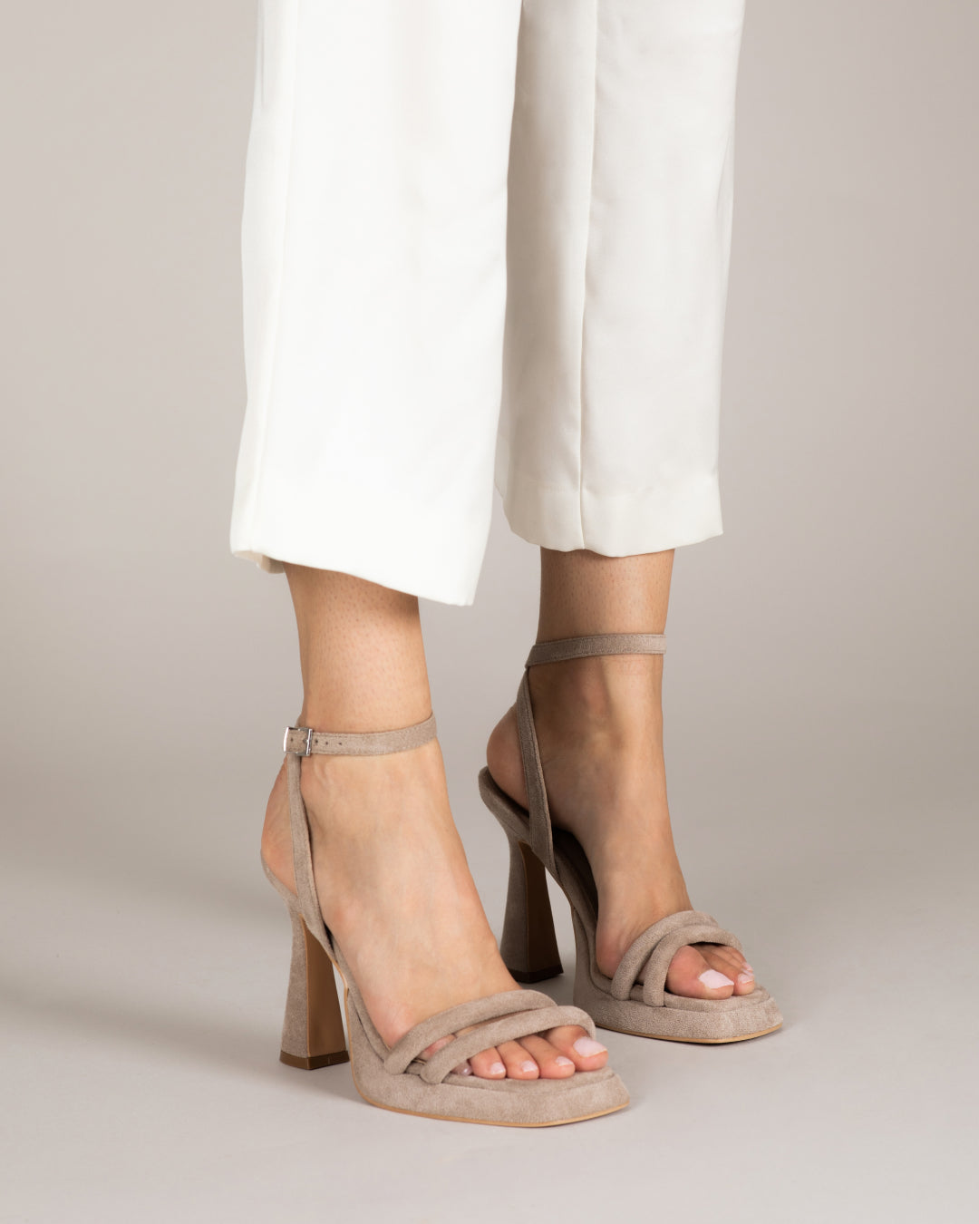 MIM Sandalia de tacón LEA TOPO