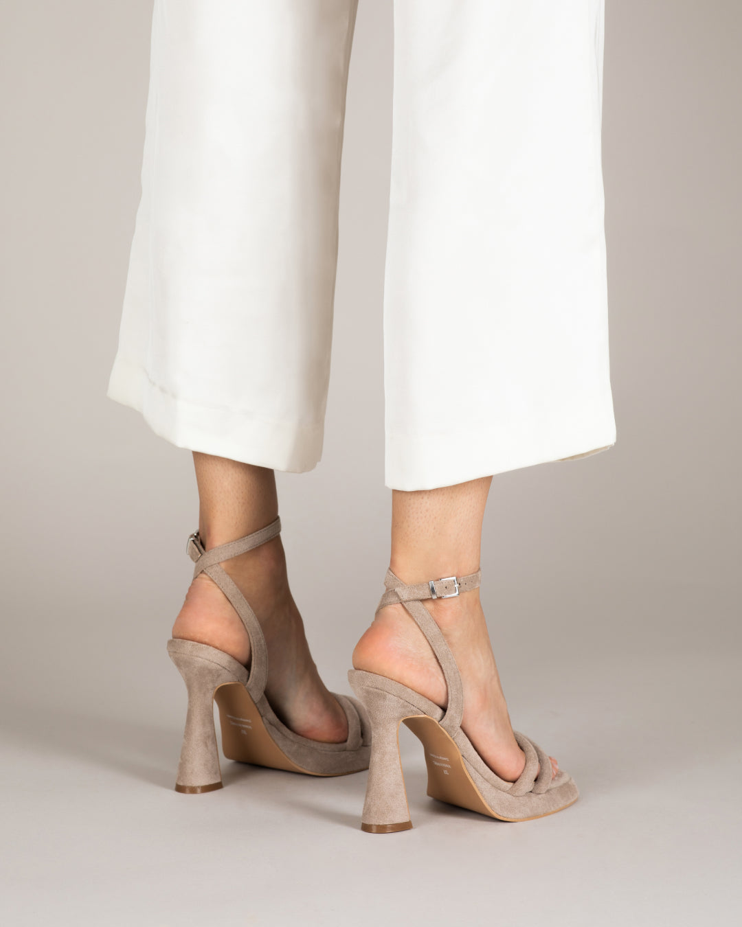 MIM Sandalia de tacón LEA TOPO