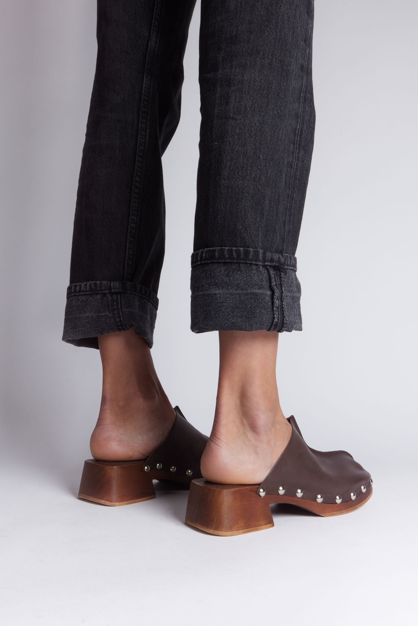 MIM Sandalia de tacón LEVI MARRON