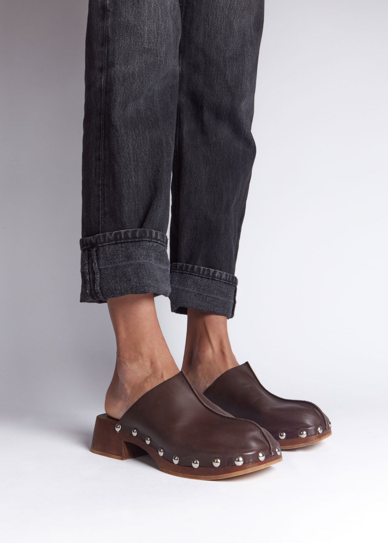 MIM Sandalia de tacón LEVI MARRON