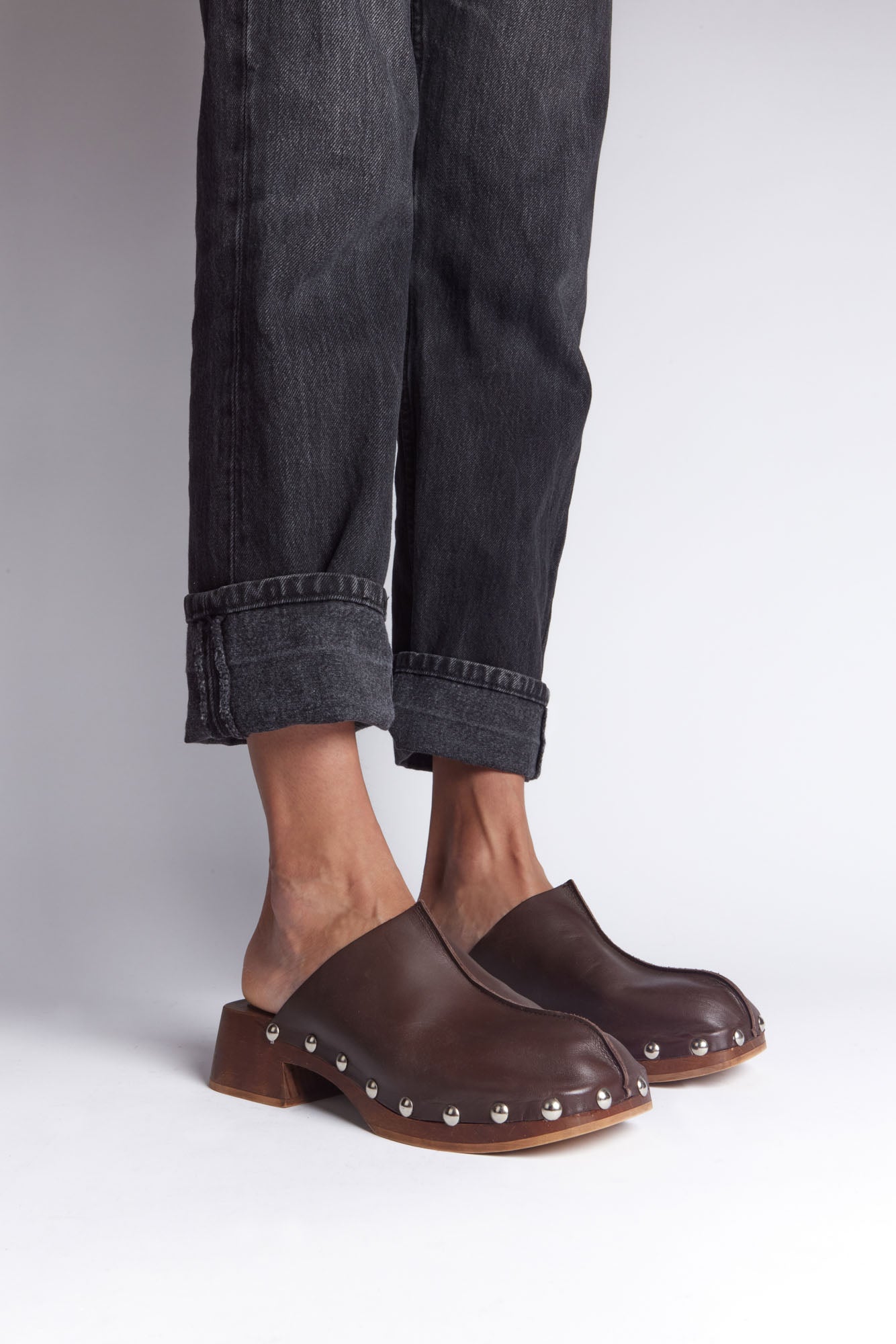 MIM Sandalia de tacón LEVI MARRON