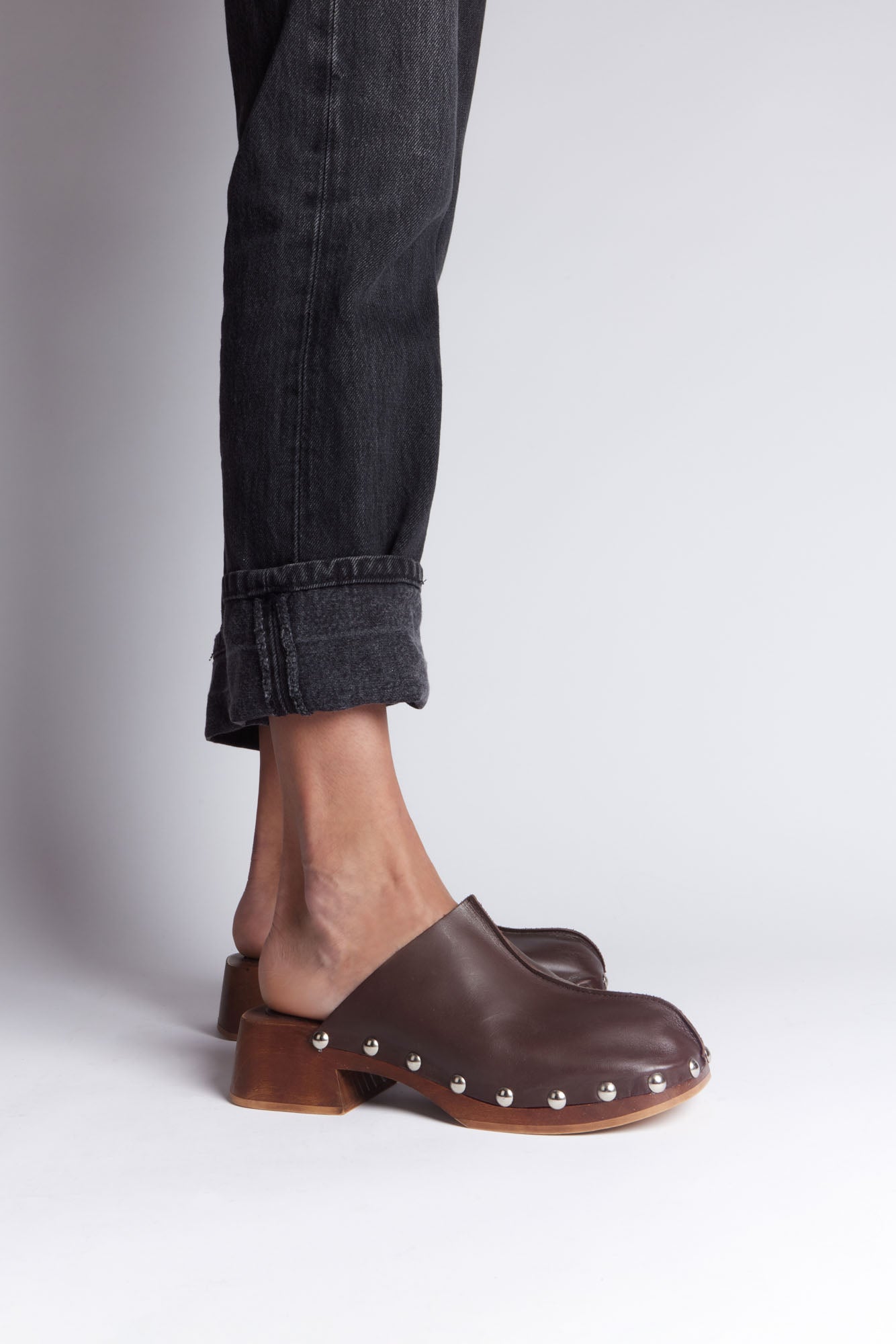 MIM Sandalia de tacón LEVI MARRON