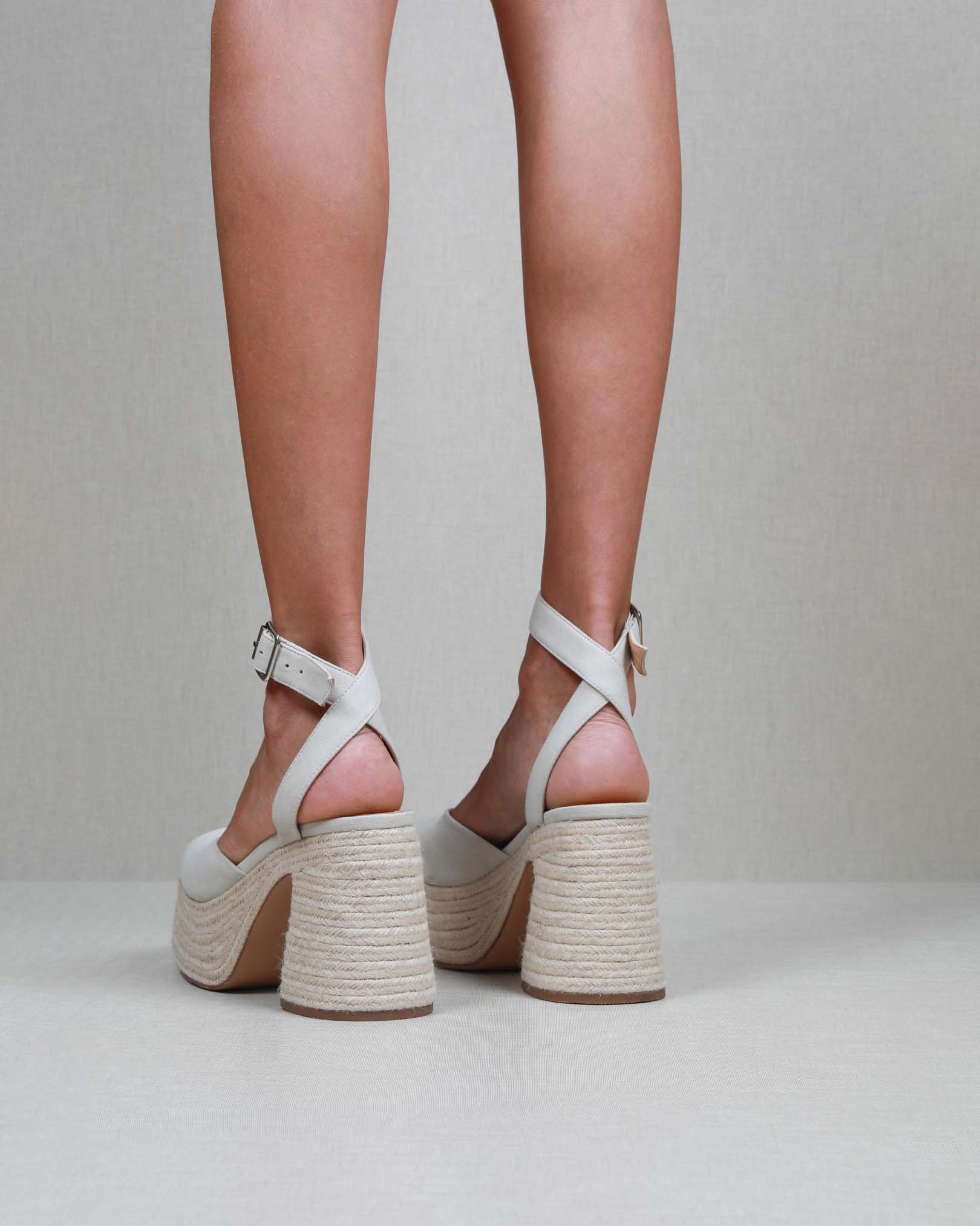 MIM Sandalia de tacón LIZARD ECRU STRAW