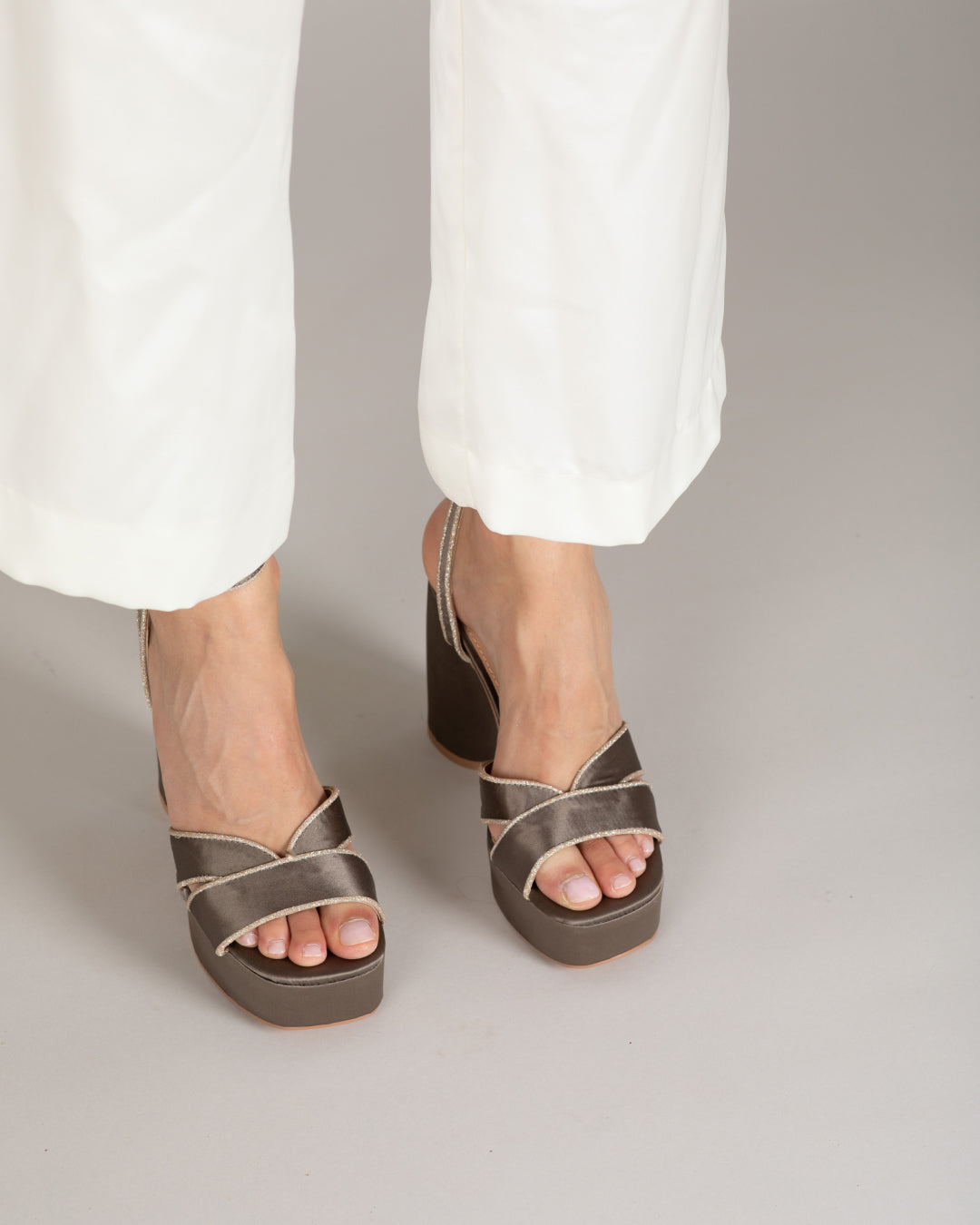 MIM Sandalia de tacón MAI CHOCOLATE