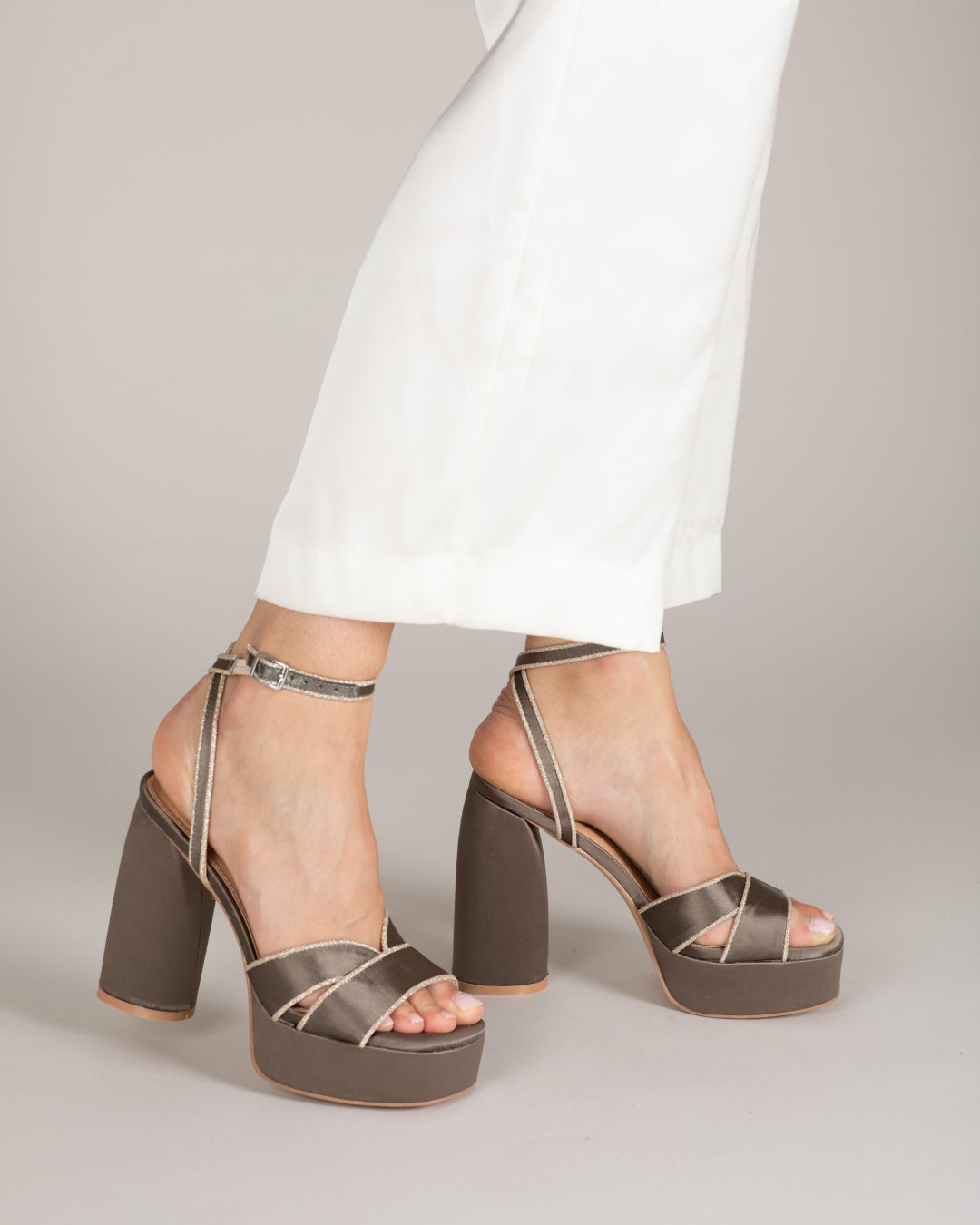 MIM Sandalia de tacón MAI CHOCOLATE