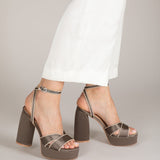 MIM Sandalia de tacón MAI CHOCOLATE