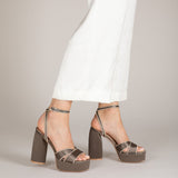 MIM Sandalia de tacón MAI CHOCOLATE