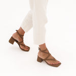 MIM Sandalia de tacón Morey Caramelo