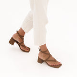 MIM Sandalia de tacón Morey Caramelo