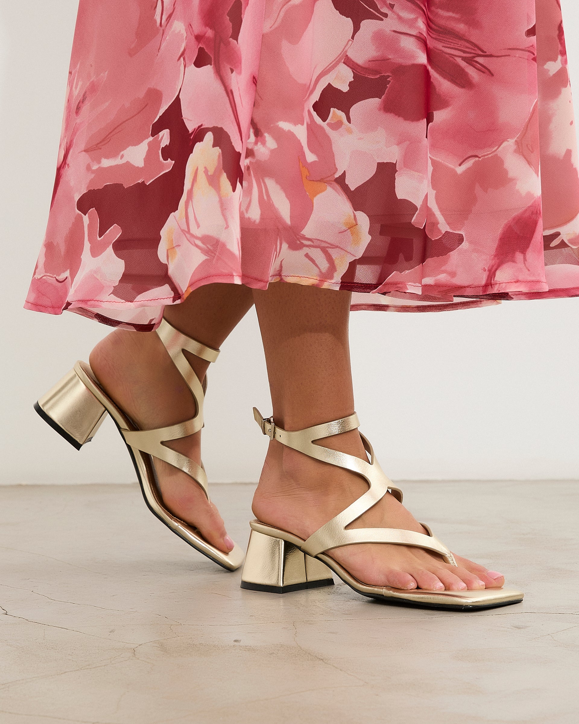 MIM Sandalia de tacón Morey Dorado