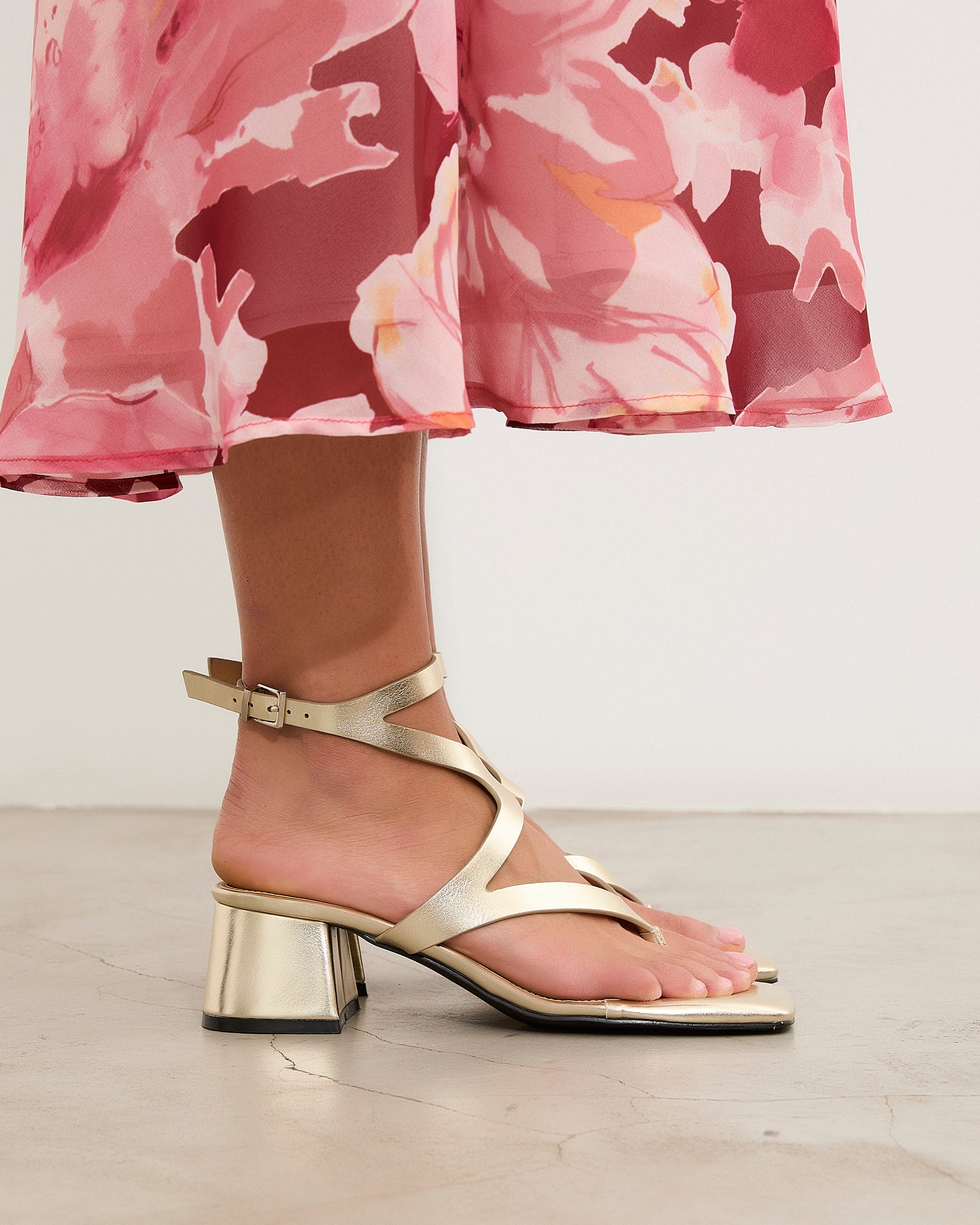 MIM Sandalia de tacón Morey Dorado