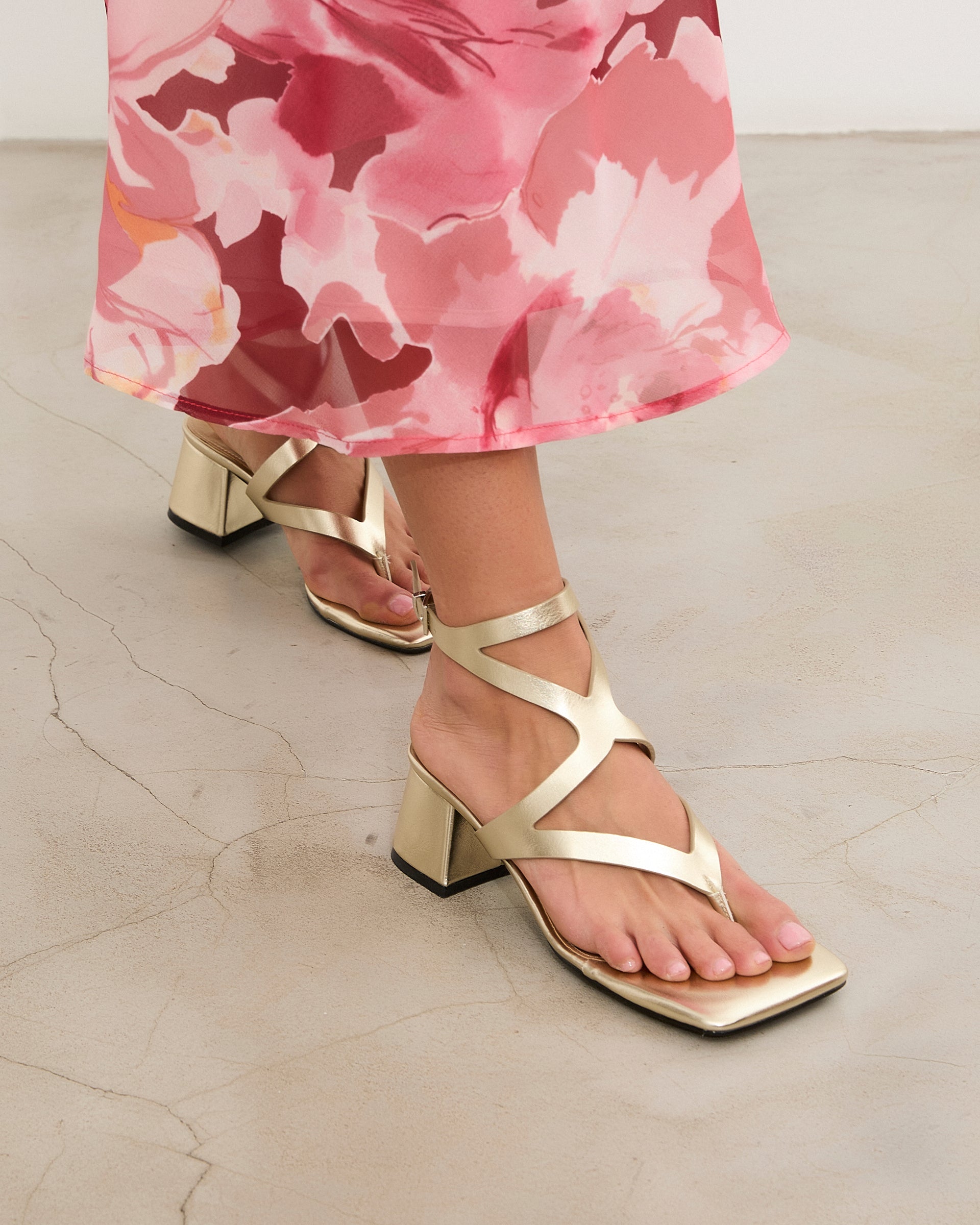 MIM Sandalia de tacón Morey Dorado