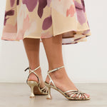 MIM Sandalia de tacón Nao Dorado