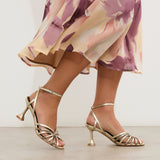 MIM Sandalia de tacón Nao Dorado