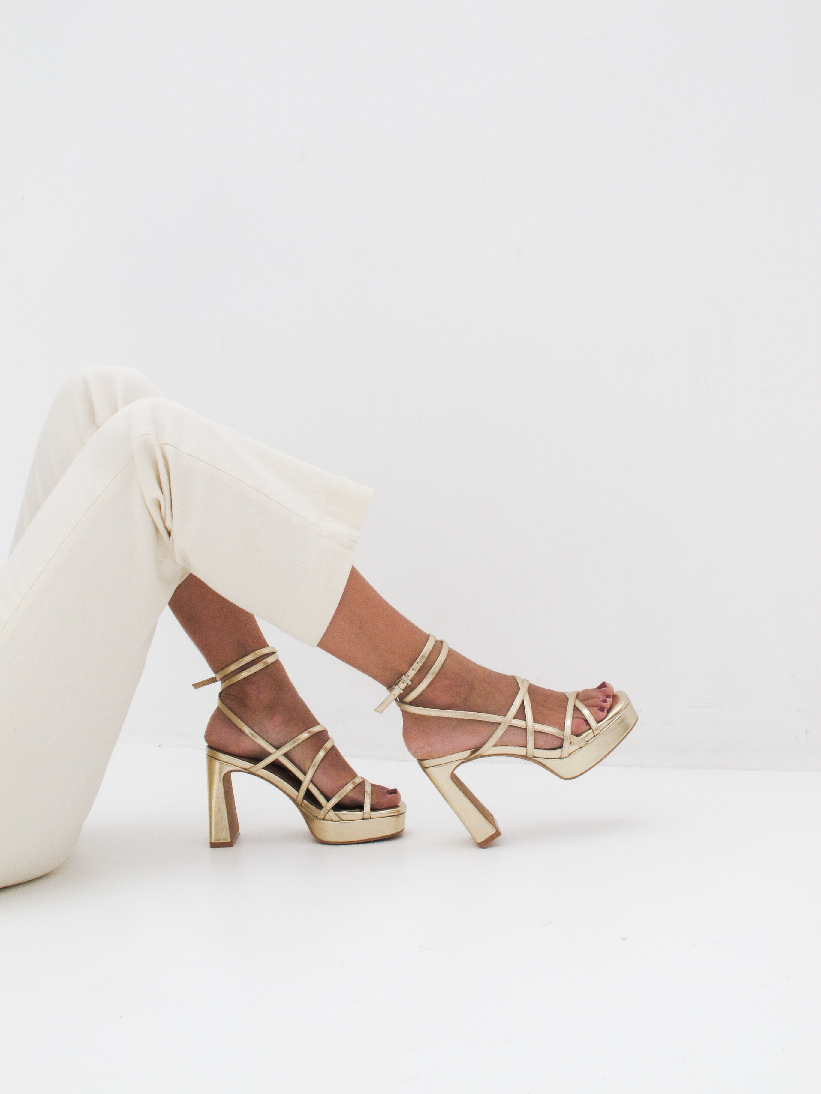 MIM Sandalia de tacón NORI DORADO