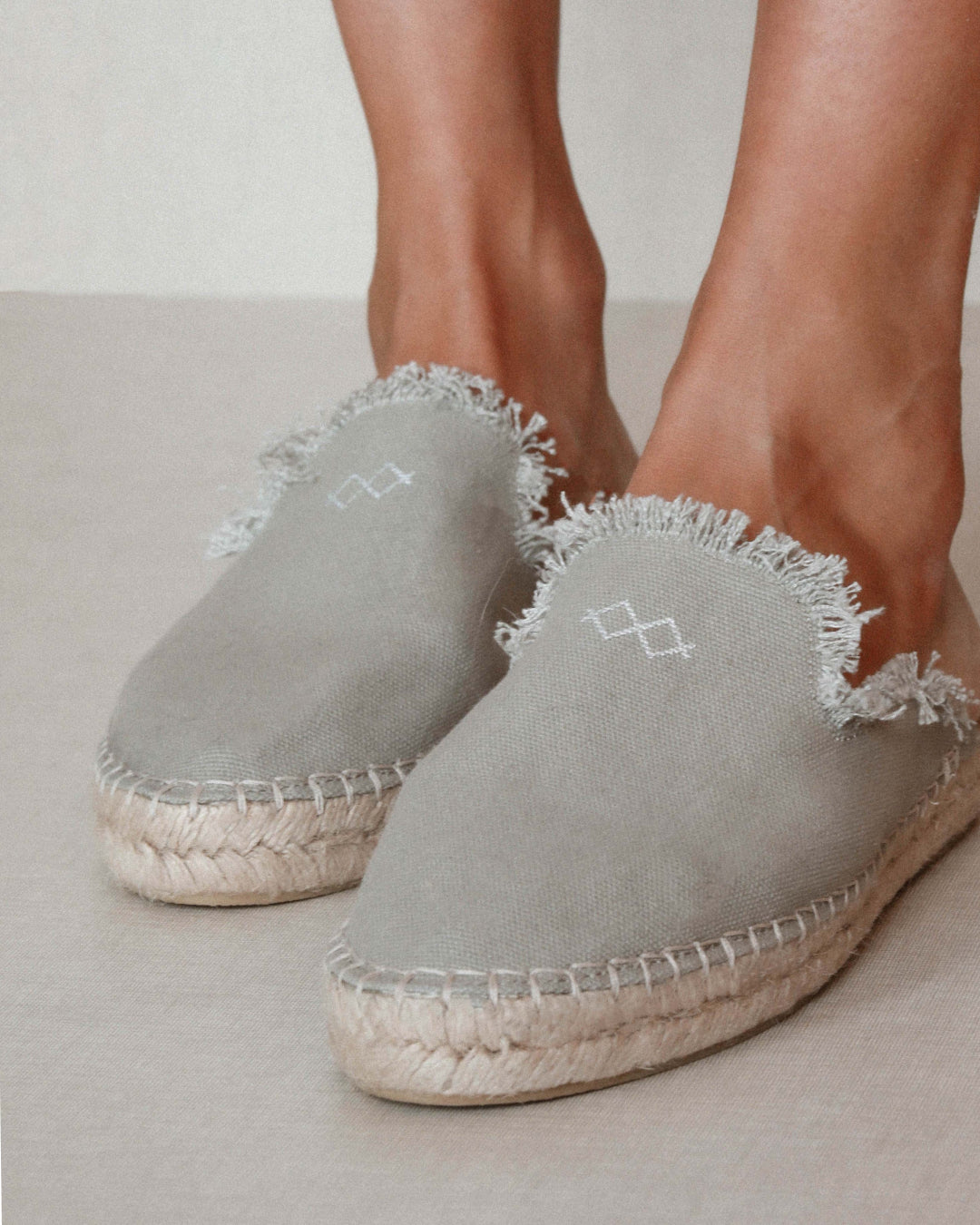 MIM Sandalia de tacón Ophelia Gris